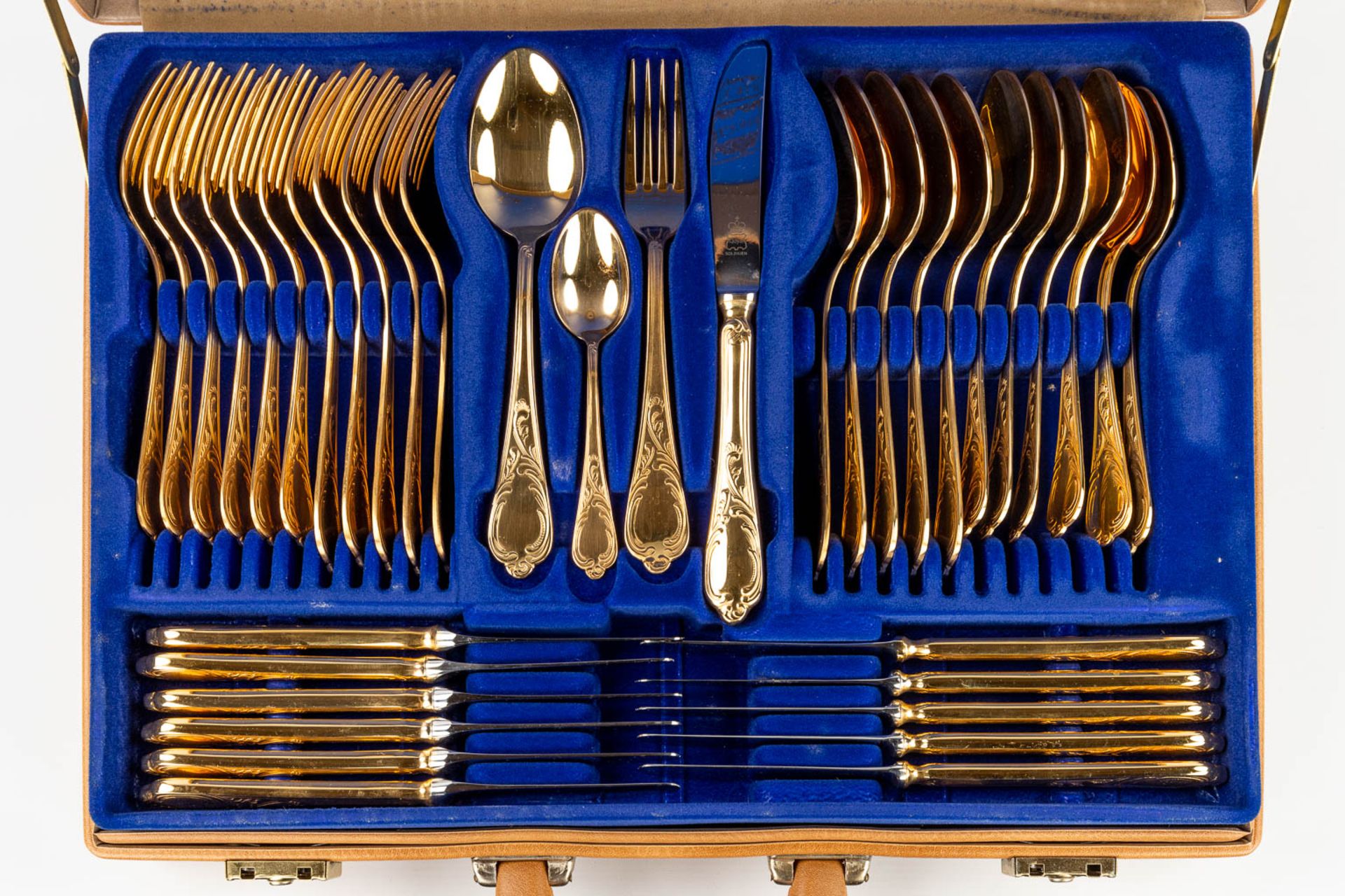 A gold-plated 'Royal Collection Solingen' flatware cutlery set, made in Germany (L:34 x W:45,5 x H:9 - Image 14 of 15