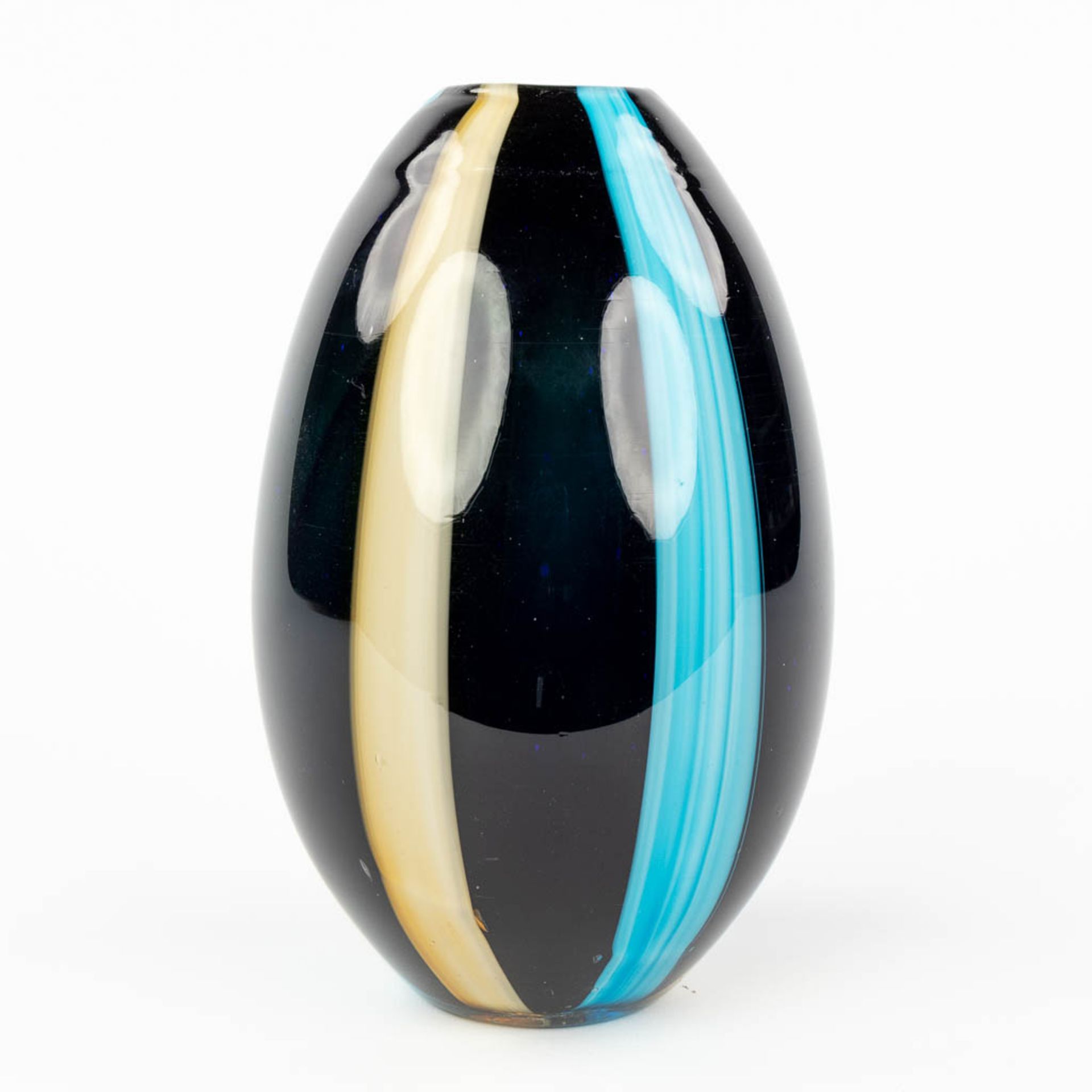 A vase made of black, yellow and blue glass. Probably made in Murano, Italy. (H:23 x D:14 cm) - Bild 6 aus 9