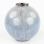 Roger GUERIN (1896-1954) 'Ball Vase', glazed grs. Circa 1920. (W:30 x H:30 cm)