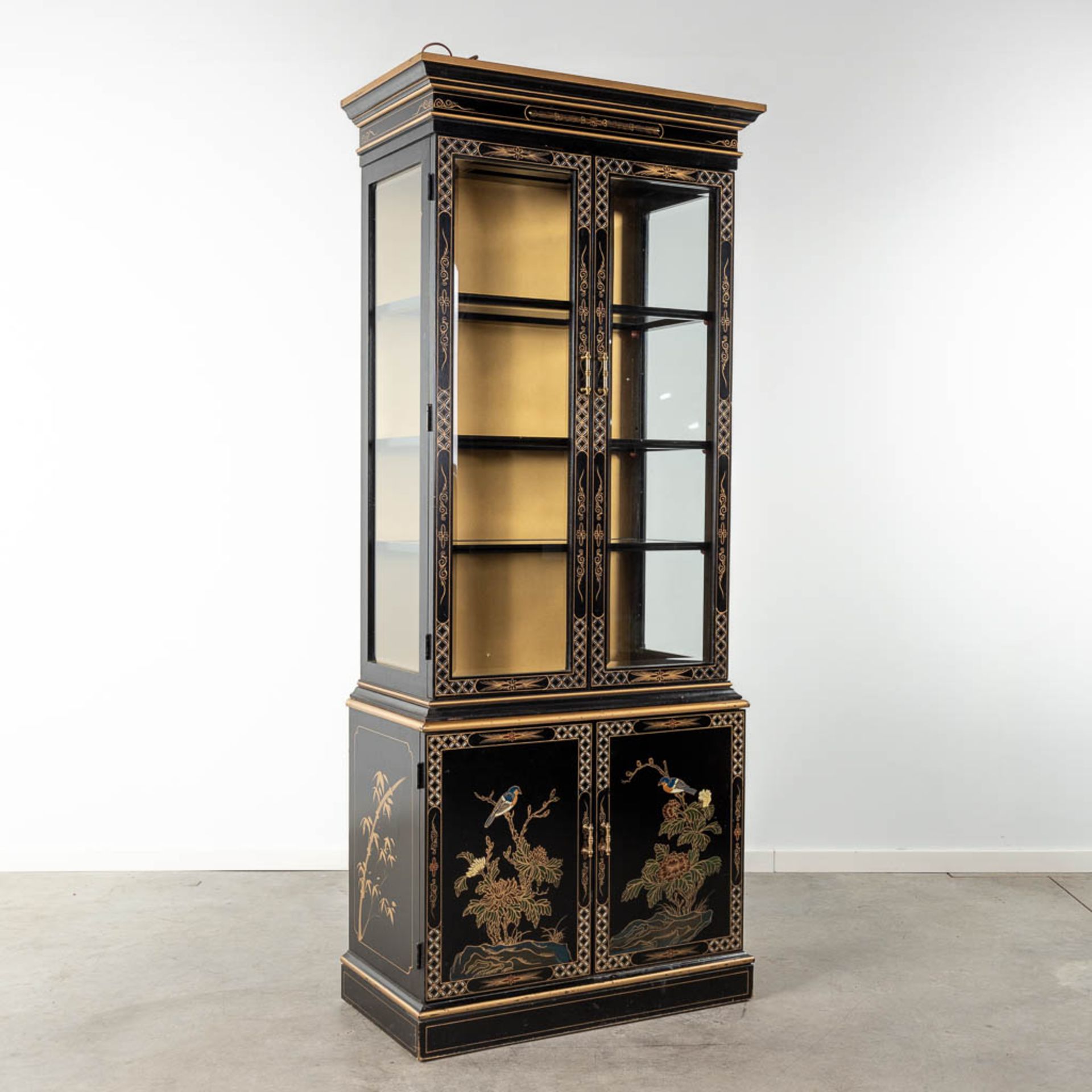 A display cabinet decorated with Oriental decors and birds. 20th C. (L:44 x W:84 x H:203 cm) - Image 4 of 10
