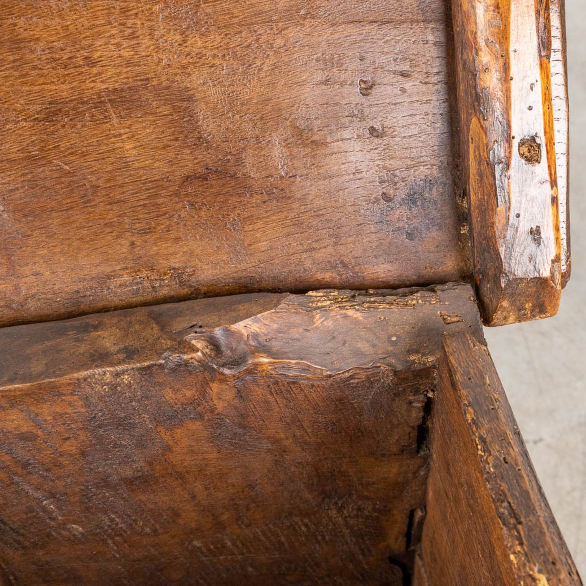 An antique chest, made of sculptured wood panels. (L:48 x W:136 x H:55 cm) - Bild 14 aus 18