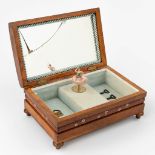 A jewellery box with a dancing ballerina and a music box. (L:14,5 x W:22 x H:9,5 cm)