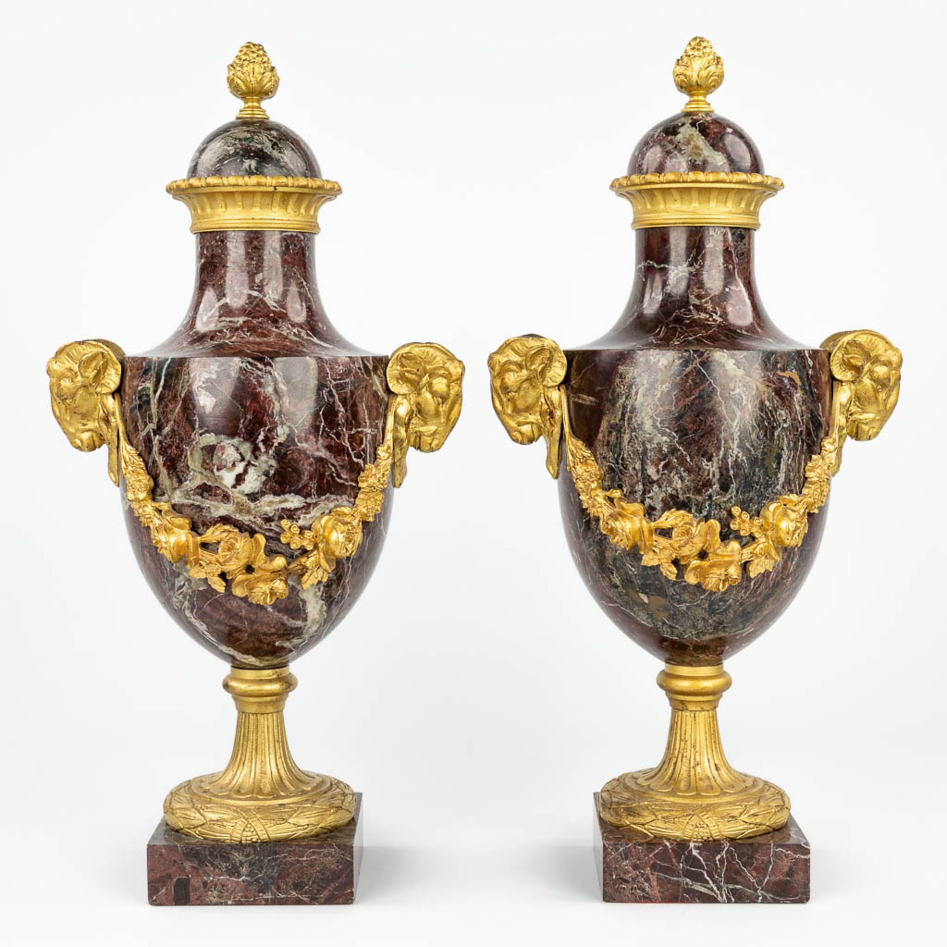 A pair of red marble cassolettes mounted with gilt bronze ram heads in Louis XVI style. 19th C. (L: