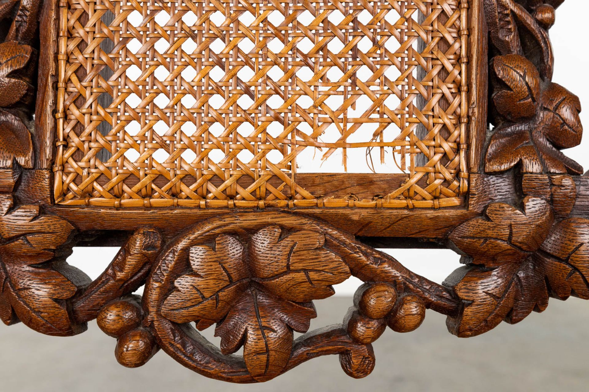 An antique table with 6 chairs in renaissance style. (L:120 x W:142 x H:72 cm) - Image 15 of 24