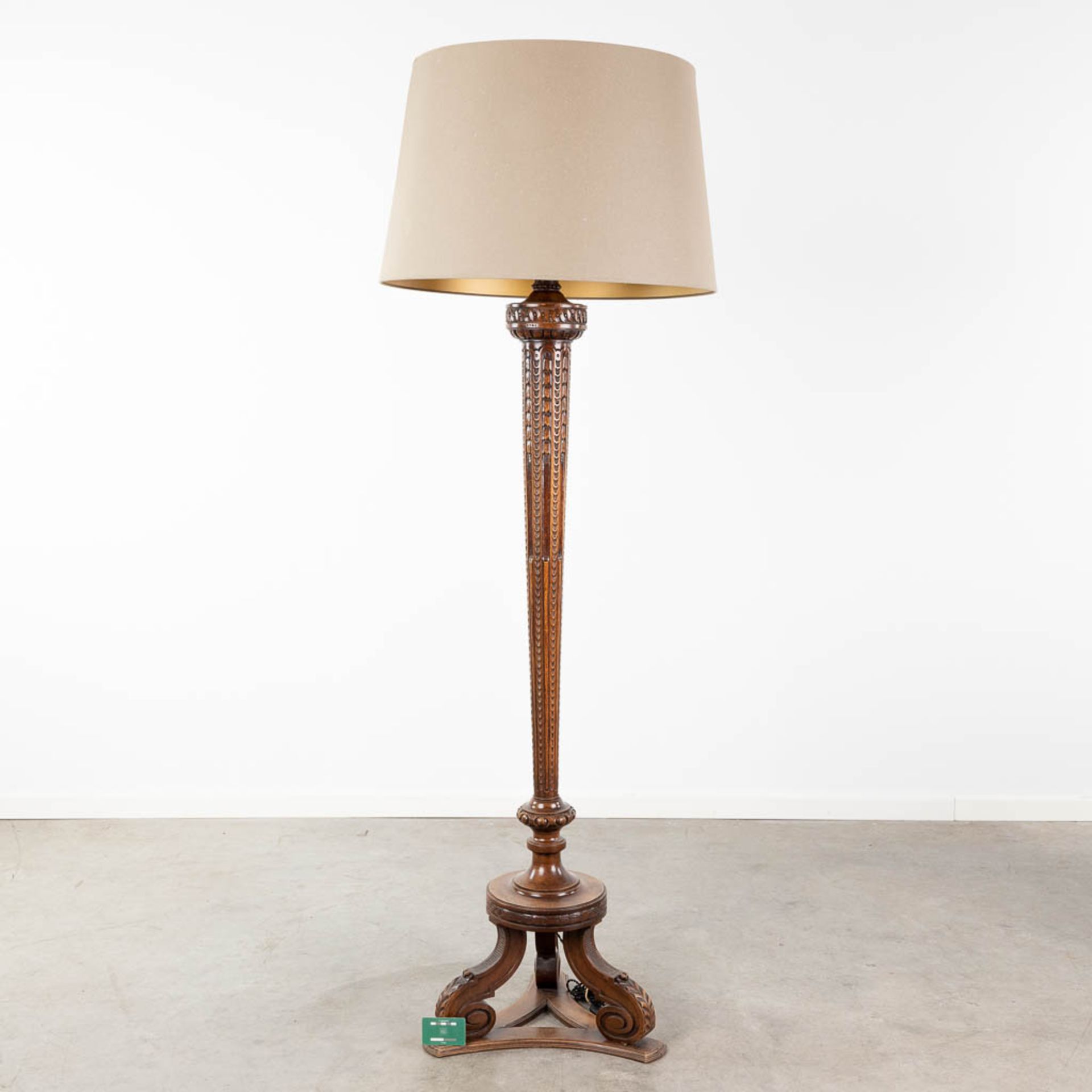 A wood sculptured standing lamp, circa 1920. (L:42 x W:42 x H:188 cm) - Image 2 of 11