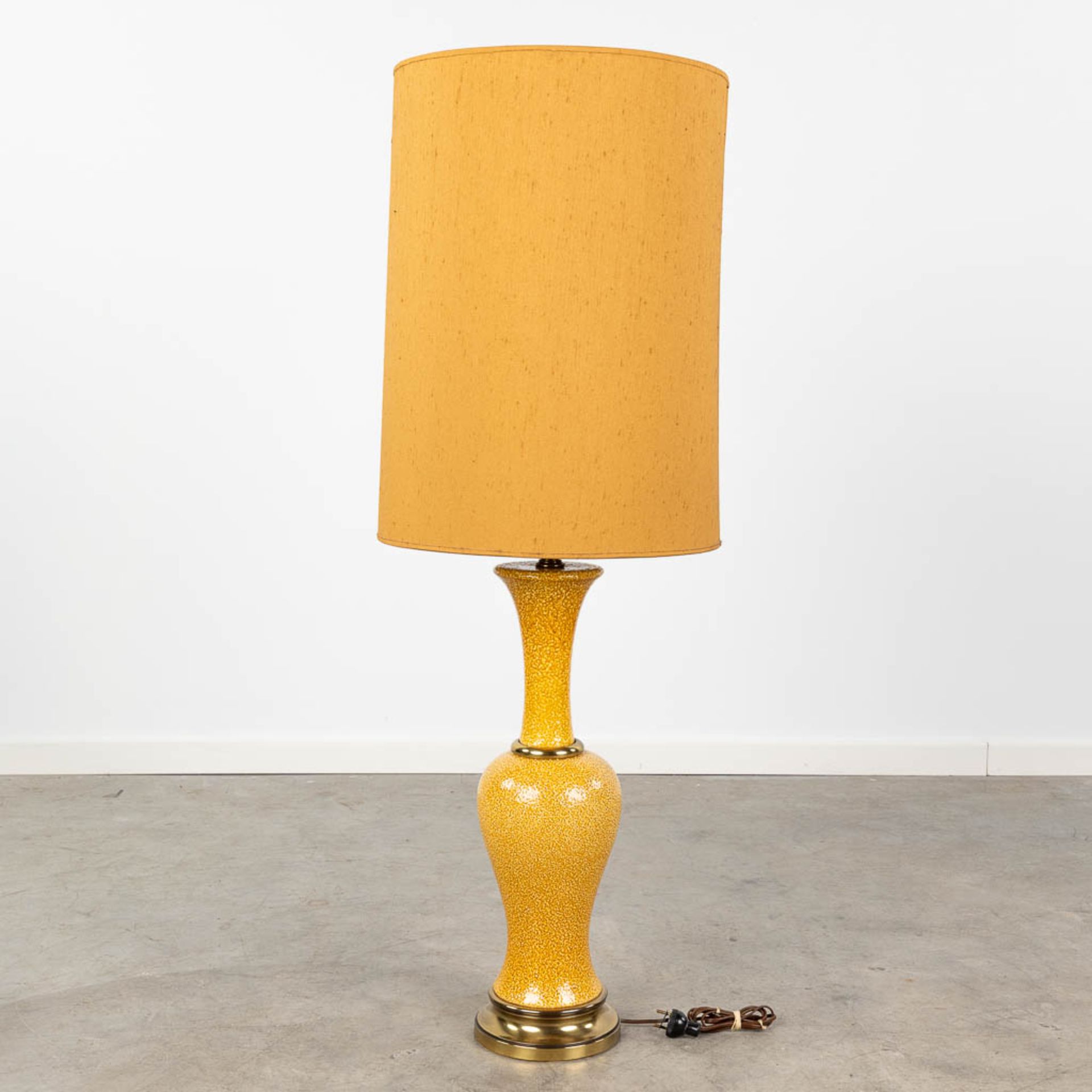 A vintage table lamp made of ceramics with bronze and an orange shade. (H:114 cm) - Image 3 of 10