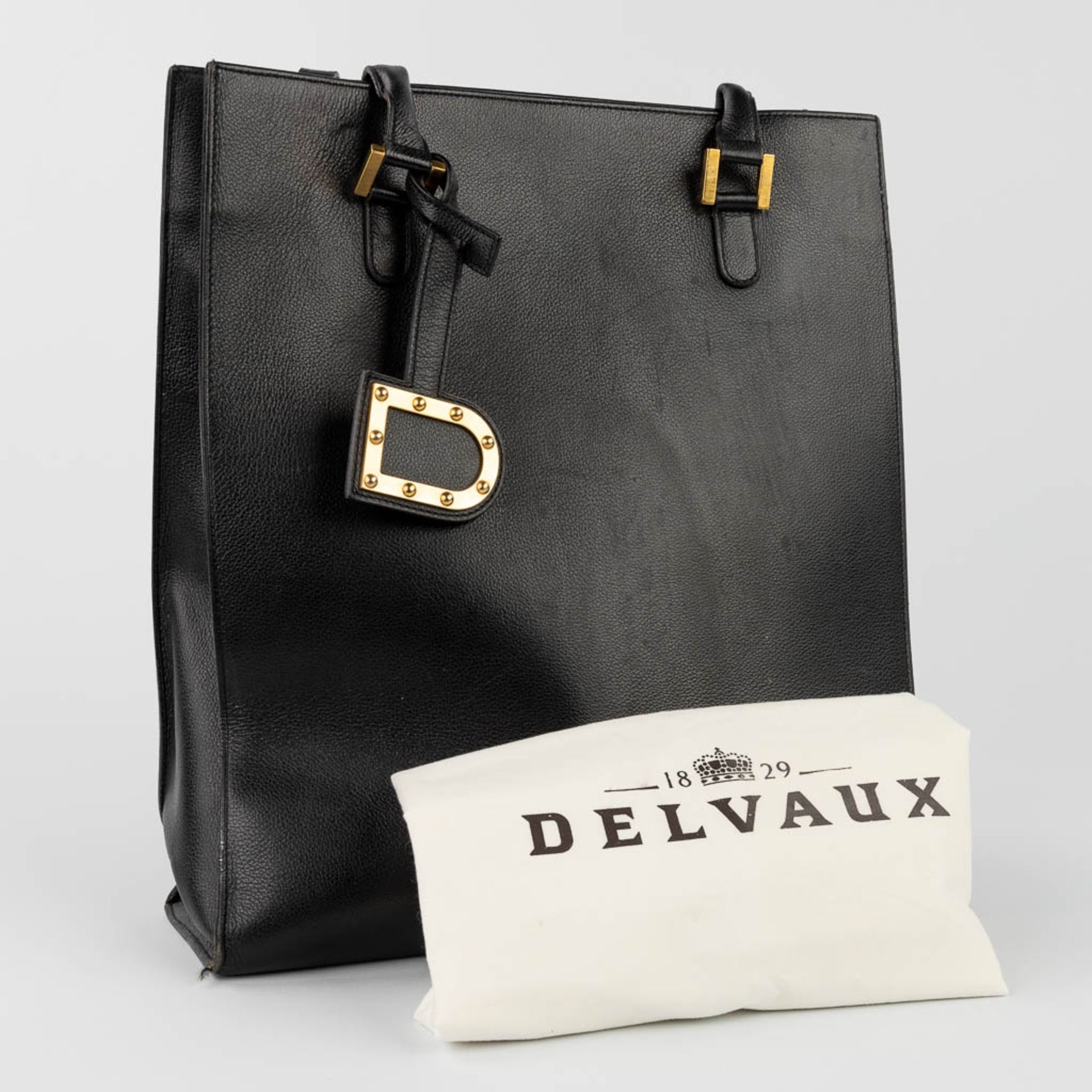 Delvaux, a 'Tote Bag' made of black leather with gold-plated hardware. (W:31,5 x H:37,5 cm) - Image 2 of 19