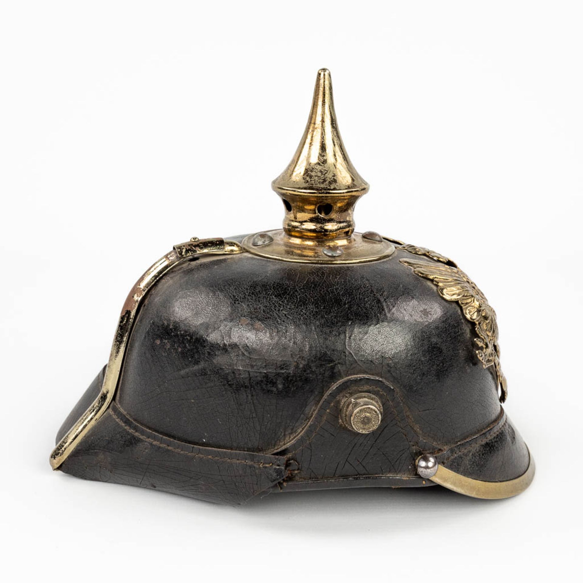 An antique German 'Pickelhaube' decorated with an eagle. Dating 1914-1918. (L:25 x W:18 x H:21 cm) - Bild 5 aus 17