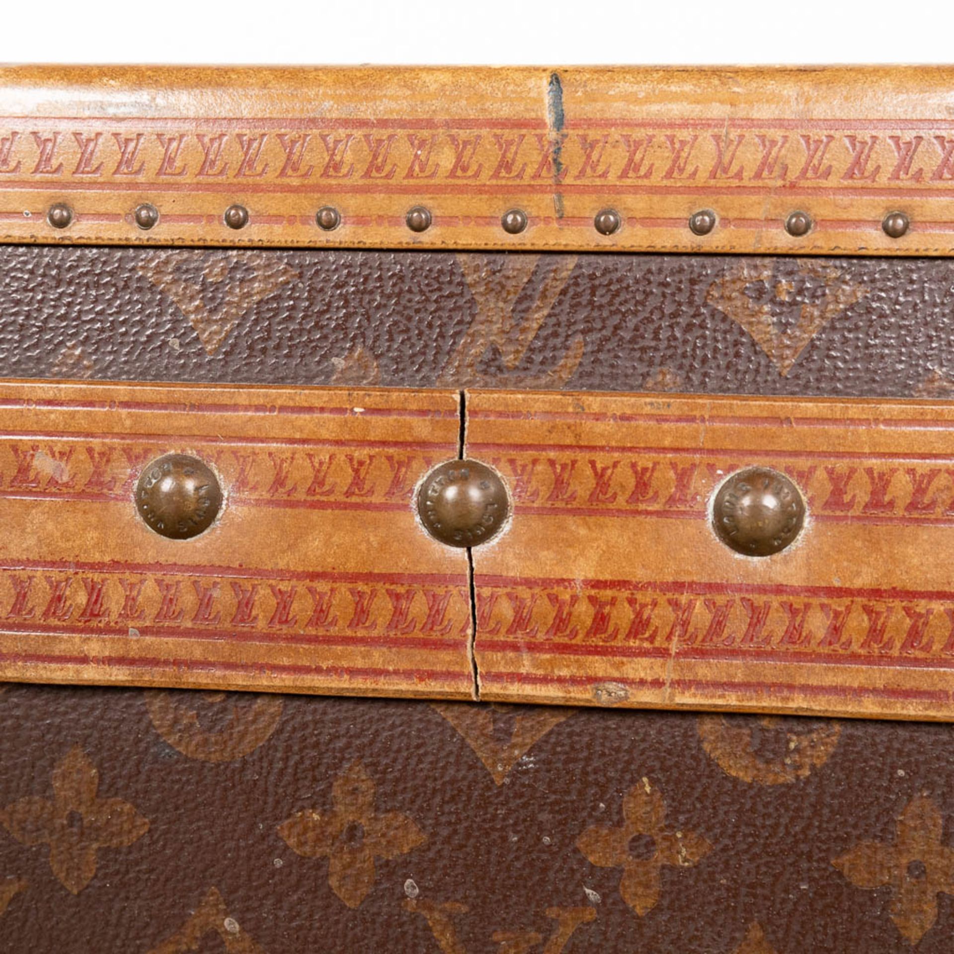 Louis Vuitton, an antique suitcase, marked M.A.L. (L:54 x W:102 x H:34 cm) - Bild 12 aus 17