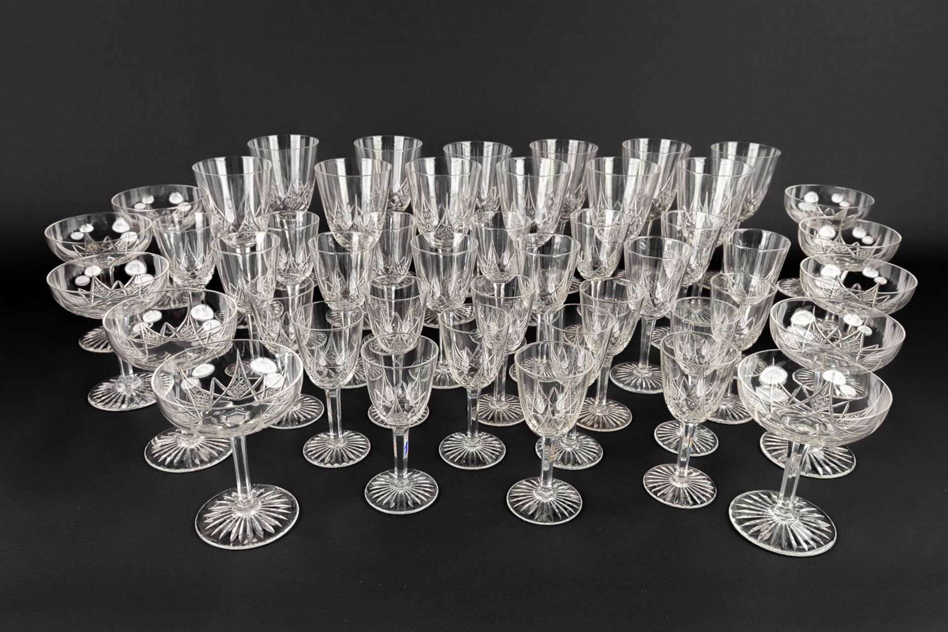 Baccarat 'Service Epron' a collection of glasses made of cut crystal, circa 1910. 46 pieces. (W:7,5 - Bild 6 aus 8