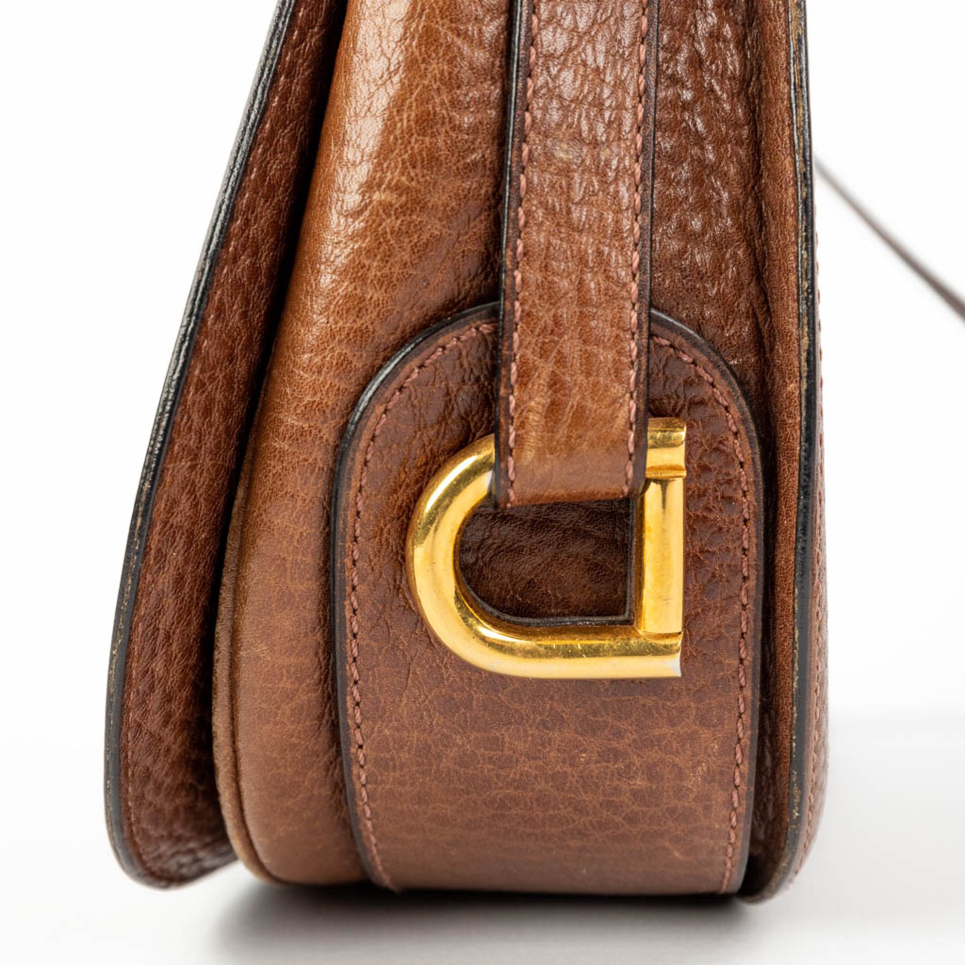 Delvaux, a cross-body handbag made of brown leather. (W:26 x H:22 cm) - Image 12 of 16