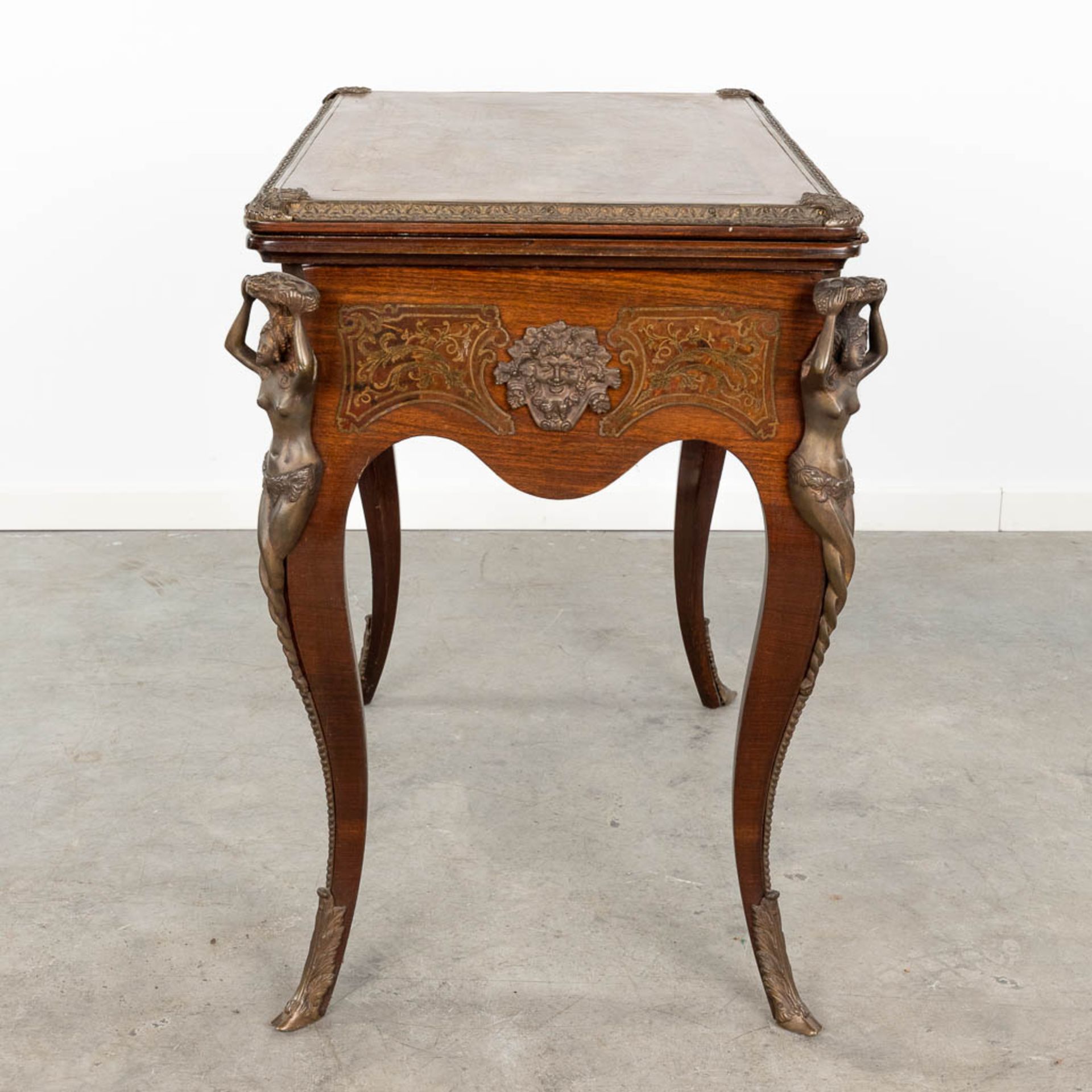 A game table inlaid in the style of boulle/Napoleon 3 mounted with bronze. Circa 1970. (L:52 x W:80 - Bild 4 aus 15