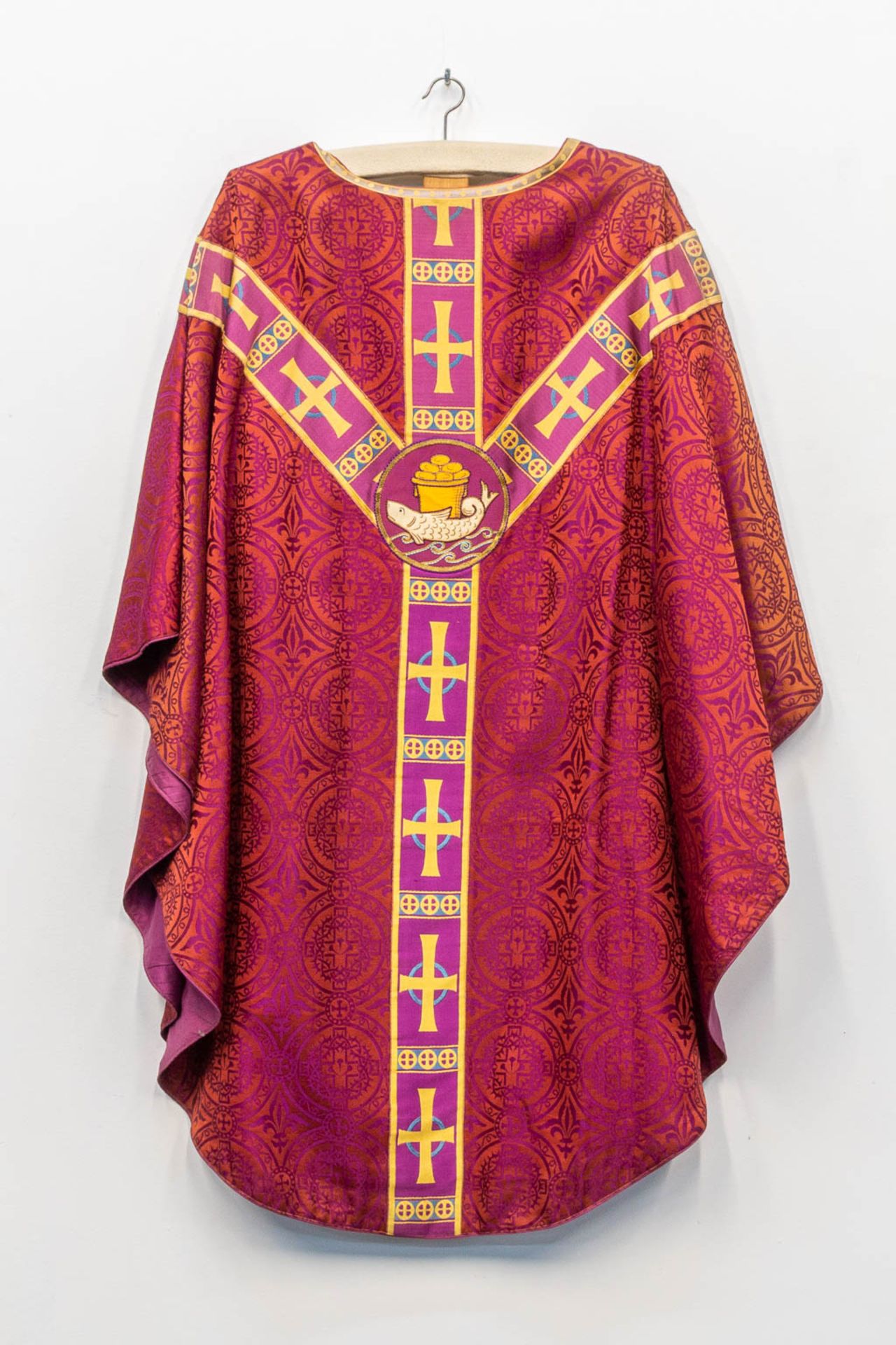 A collection of 4 vintage chasubles. 20th C. - Bild 12 aus 12