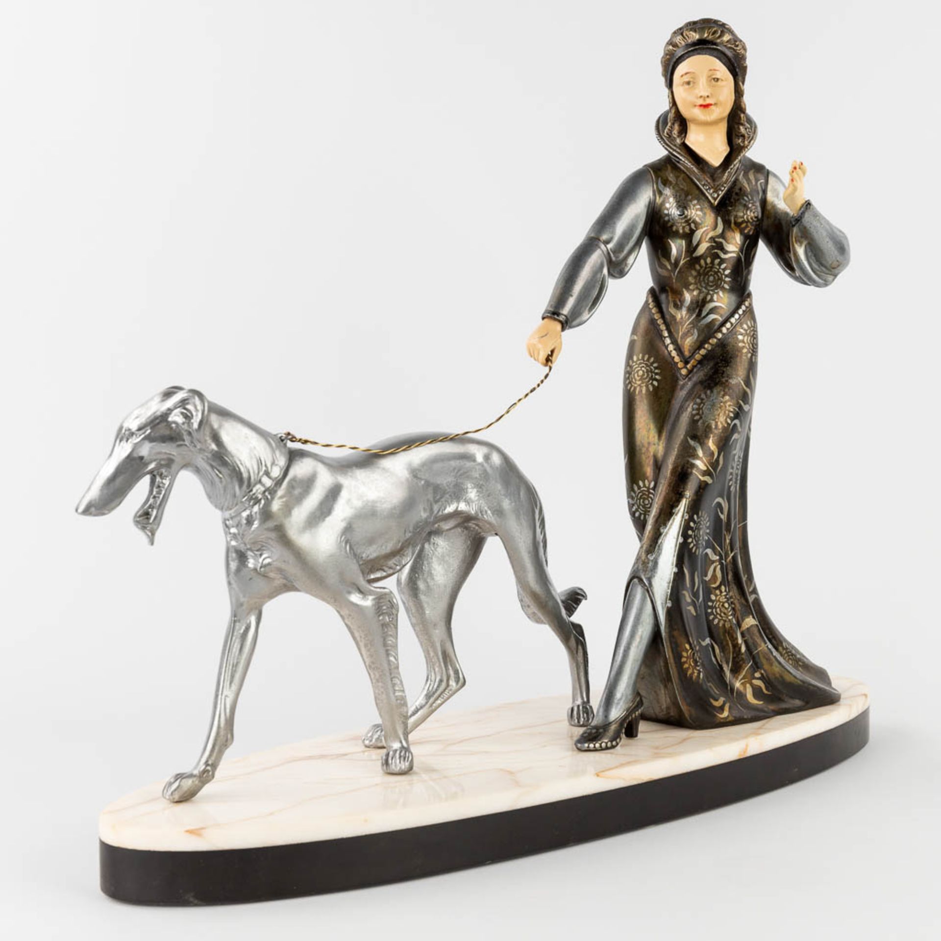 Scali, 'Lady with a greyhound' a statue made in art deco style. Silver-plated spelter and marble. ( - Bild 4 aus 12