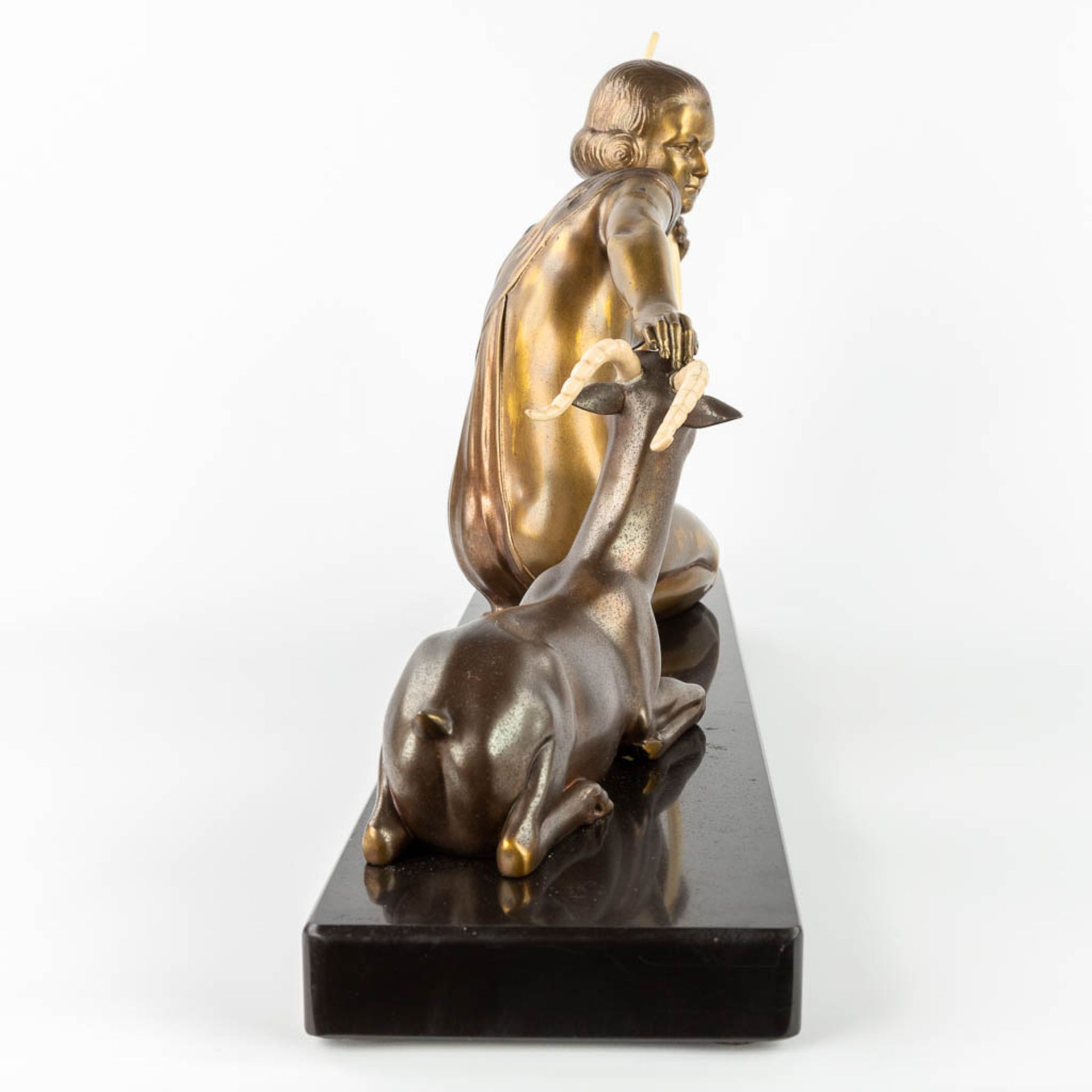 Kowas, Lady with a deer, a statue made in art deco style. Spelter and marble. (L:17 x W:64,5 x H:42 - Bild 5 aus 11