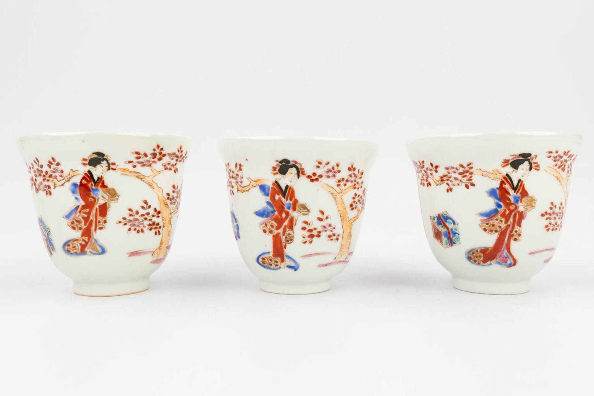 A large collection of bowls and saucers, eggshell porcelain, Japan, 20th C. (H:9 x D:9 cm) - Image 20 of 24