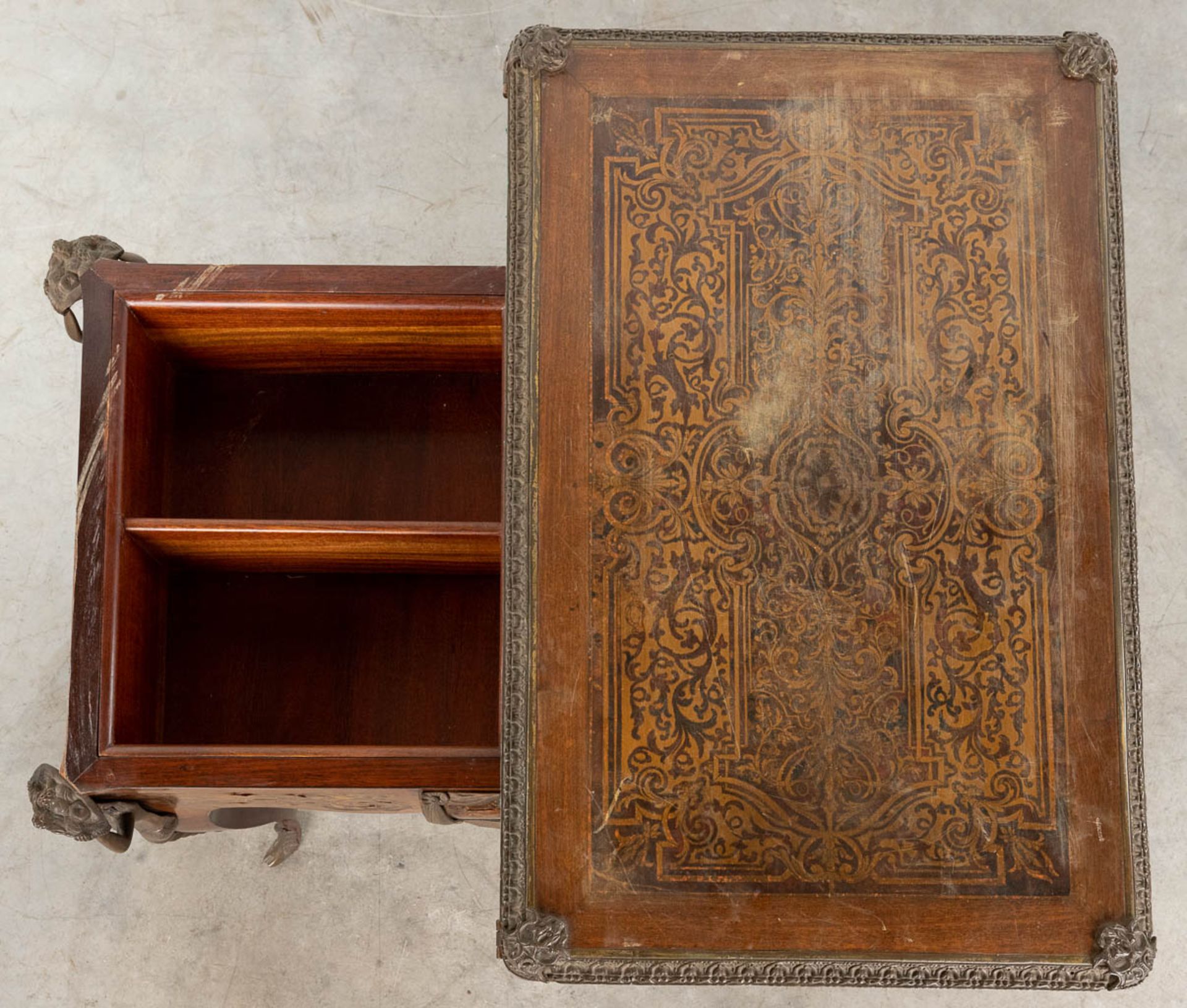 A game table inlaid in the style of boulle/Napoleon 3 mounted with bronze. Circa 1970. (L:52 x W:80 - Bild 9 aus 15