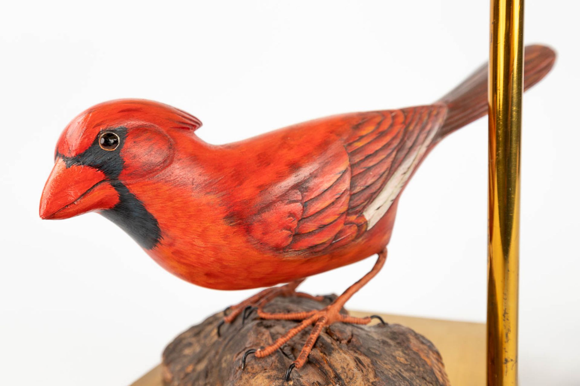 A mid-century table lamp with a 'Northern Cardinal' bird. (H:30 cm) - Image 12 of 12