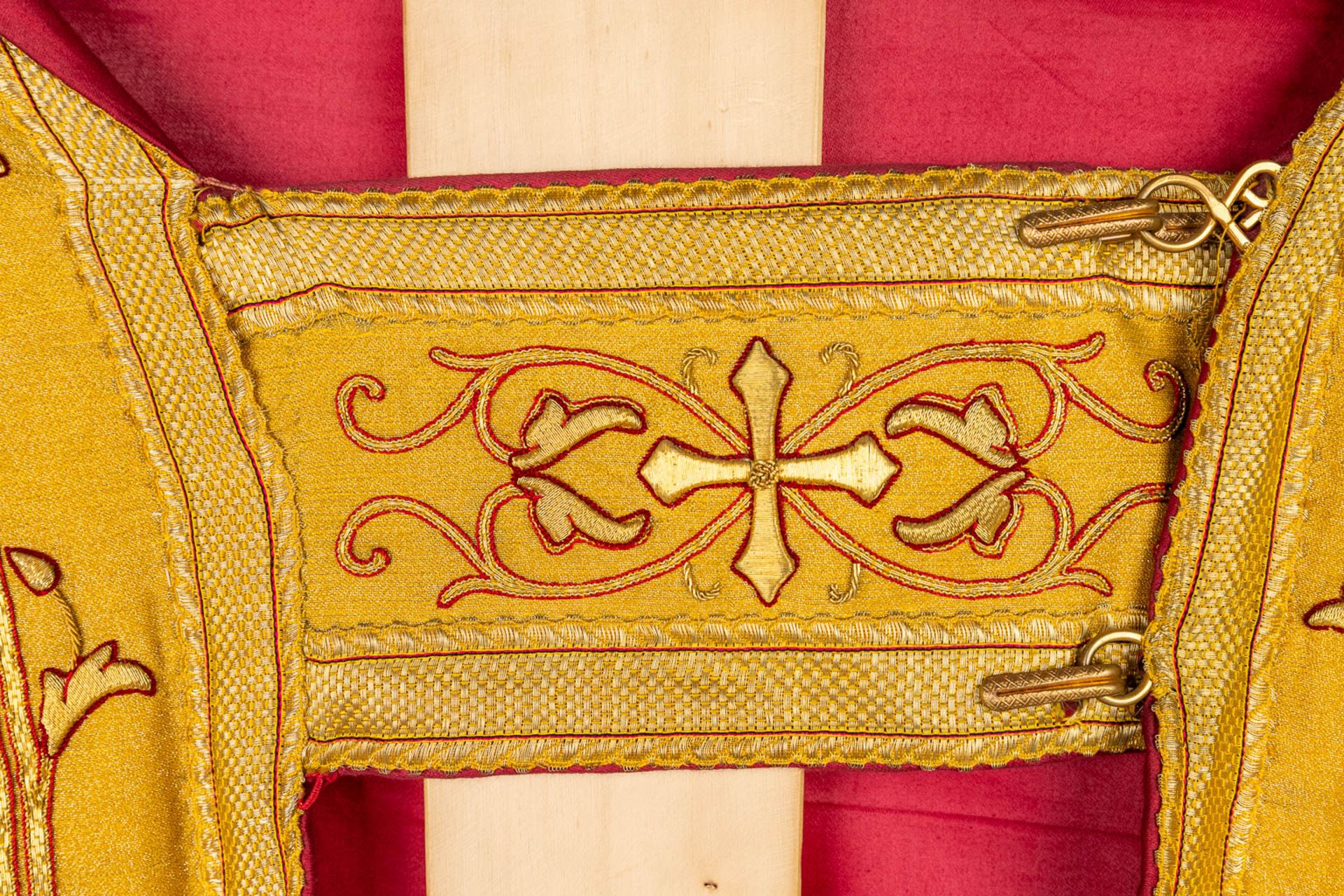 An antique Cope decorated with thick gold-threaded embroidery (H:130 cm) - Image 6 of 9