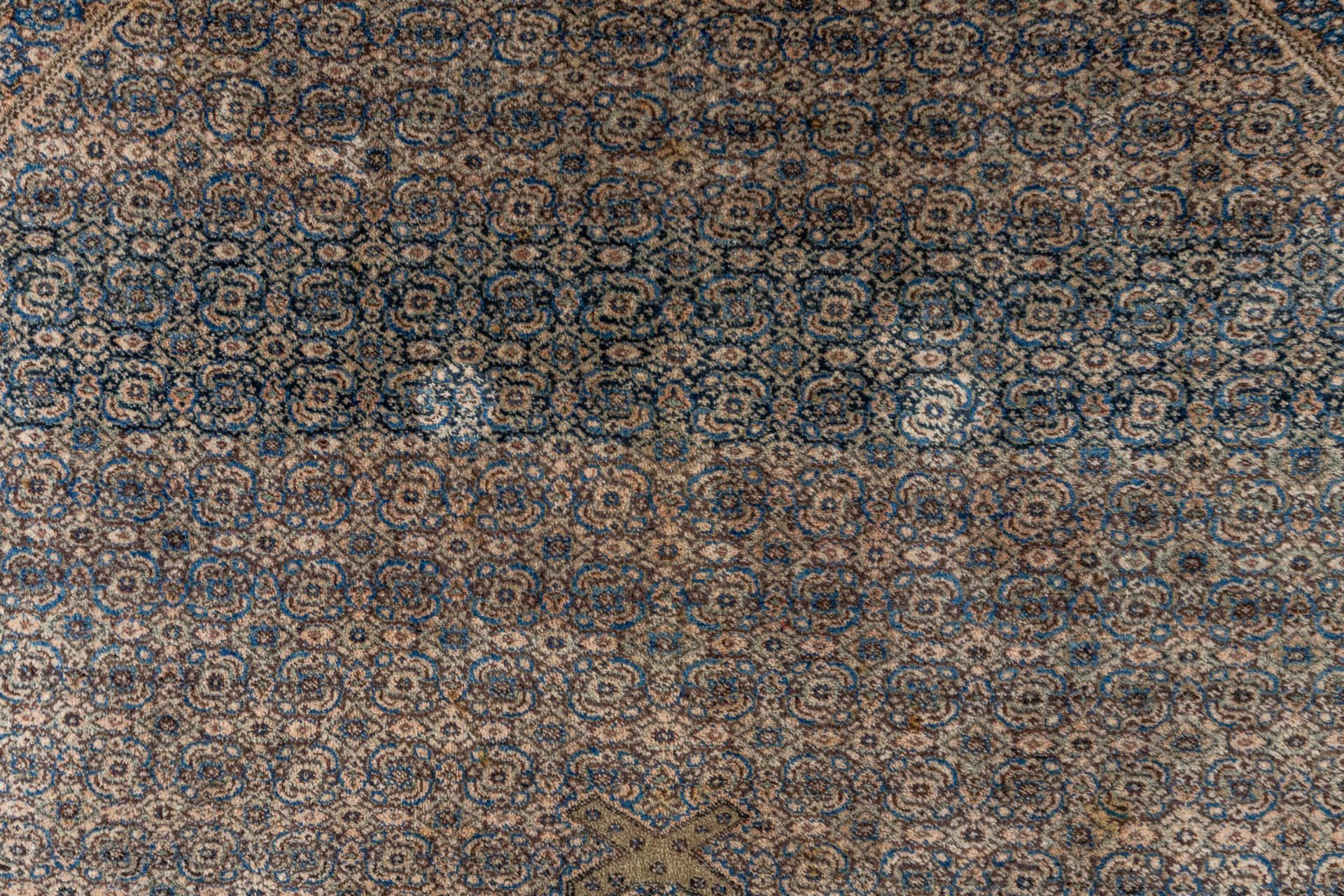 An Oriental hand-made carpet, Ghoum. (L:274 x W:174 cm) - Image 4 of 10