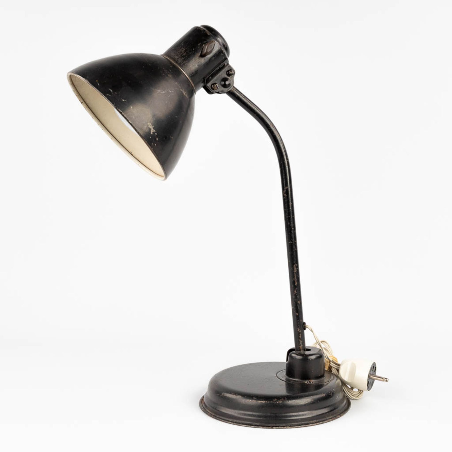 A mid-century table lamp or desk lamp made of metal. (H:46 x D:18 cm) - Bild 4 aus 13