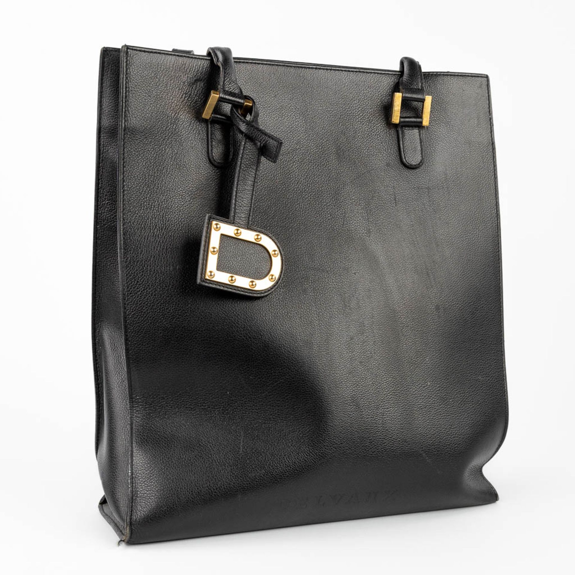 Delvaux, a 'Tote Bag' made of black leather with gold-plated hardware. (W:31,5 x H:37,5 cm) - Image 4 of 19