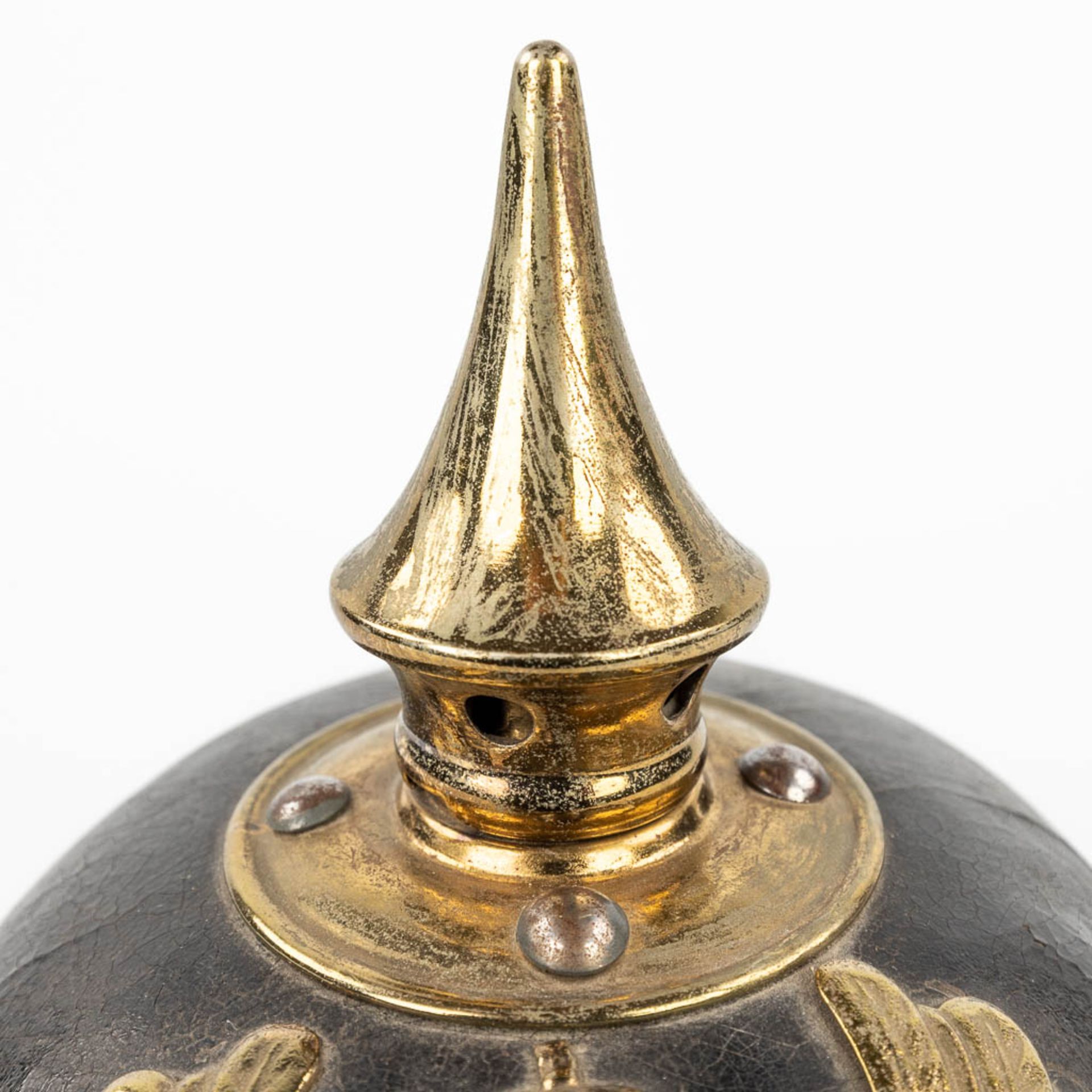 An antique German 'Pickelhaube' decorated with an eagle. Dating 1914-1918. (L:25 x W:18 x H:21 cm) - Bild 13 aus 17