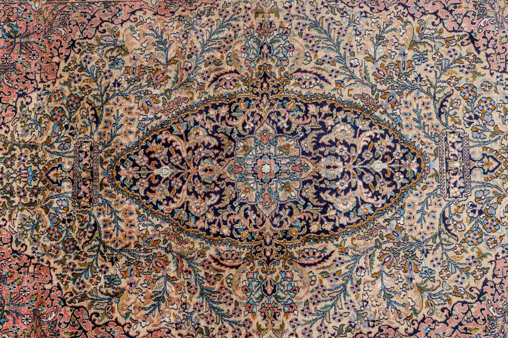An Oriental hand-made carpet, Kashan. (L:190 x W:100 cm) - Image 3 of 6
