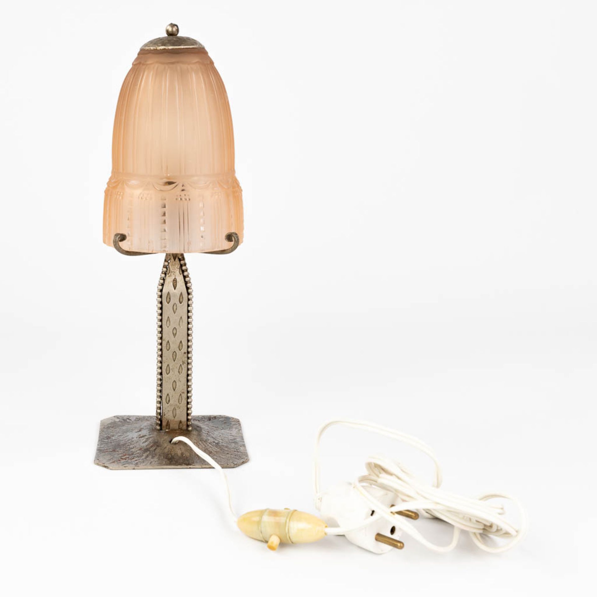 A wrought iron table lamp with lamp shade in satin glass, made by Muller Frres Luneville (L:11 x W: - Image 2 of 11