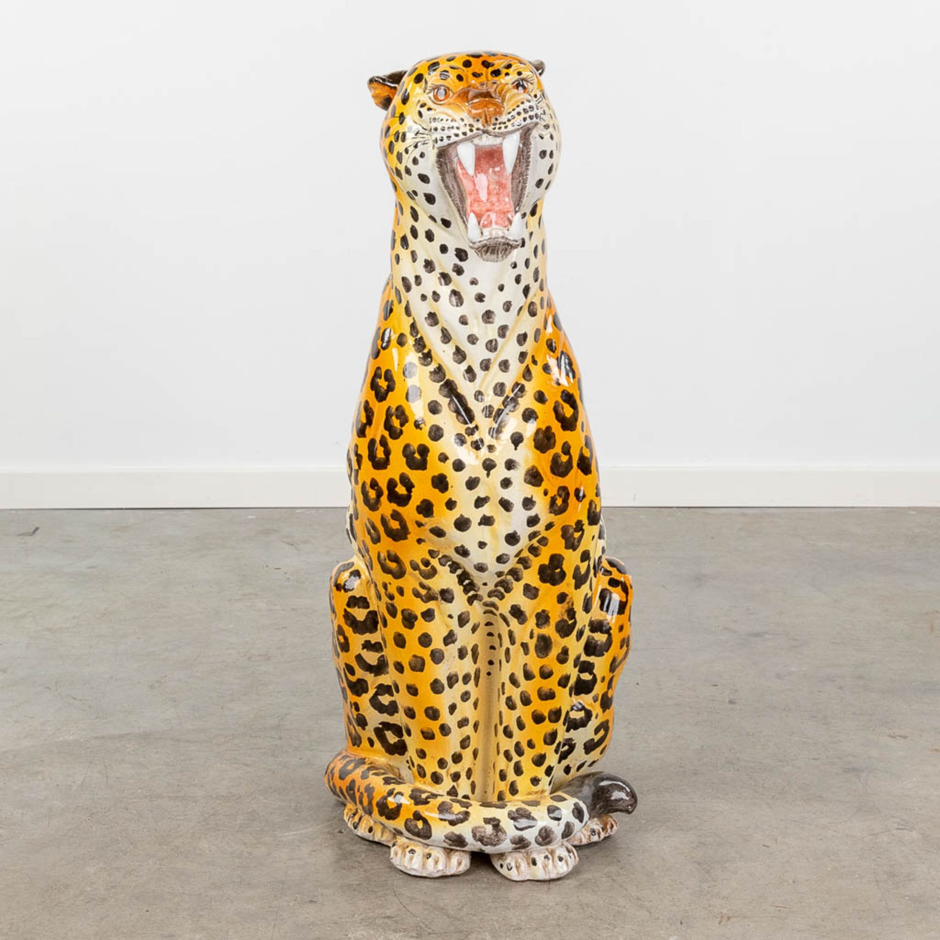 A mid-century leopard, terracotta. Italy, 20th C. (L:40 x W:32 x H:85 cm) - Image 3 of 12