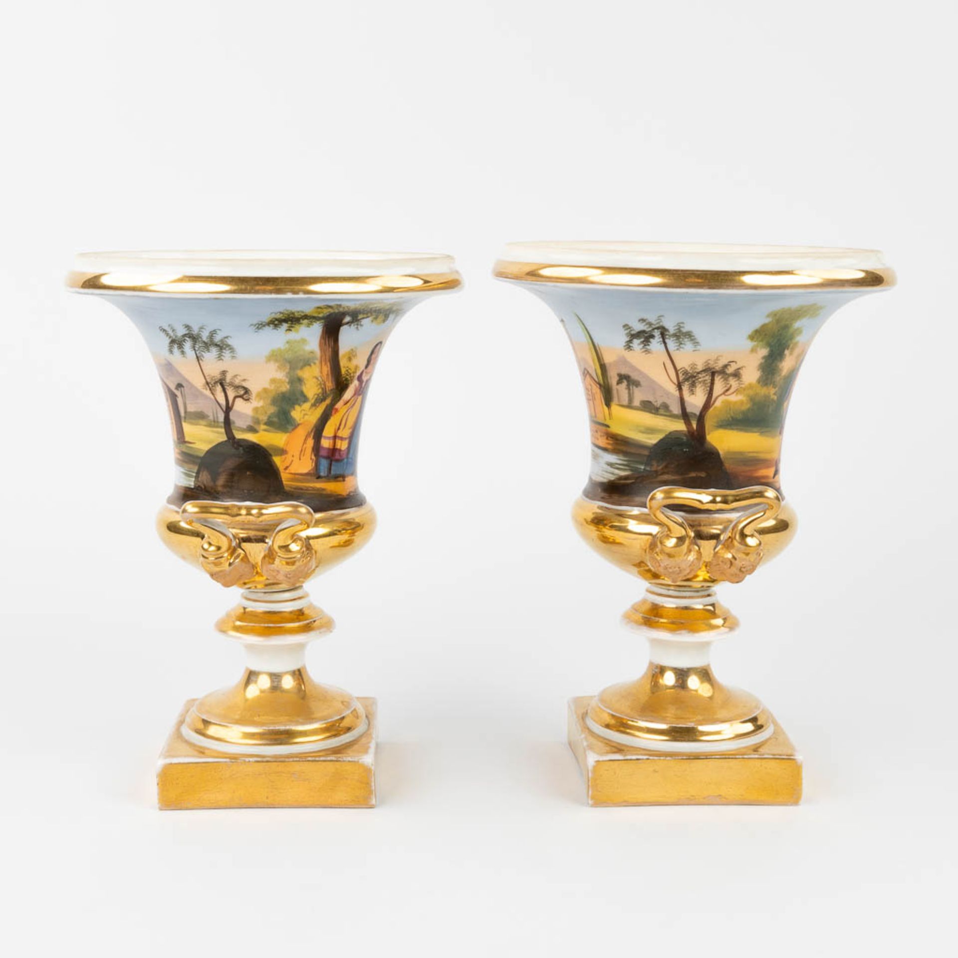 A pair of vases with a hand-painted decor in empire style. 19th century. (W:17 x H:22 cm) - Bild 5 aus 13