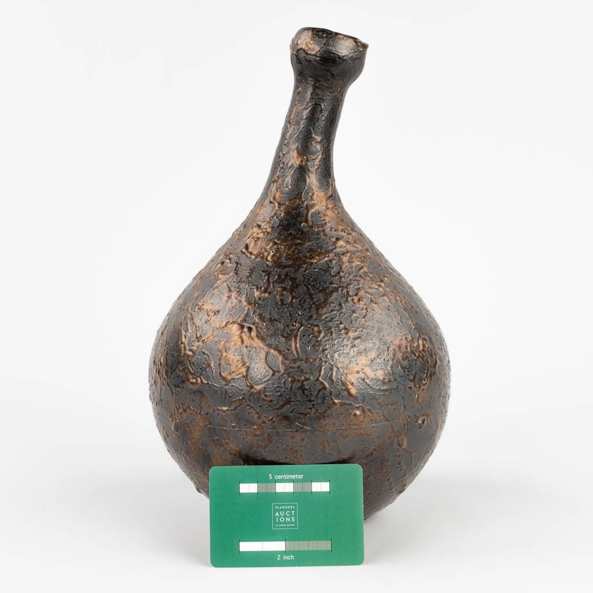 Elisabeth VANDEWEGHE (XX-XXI) A vase with metal glaze for Perignem (W:19 x H:31 cm) - Image 2 of 12