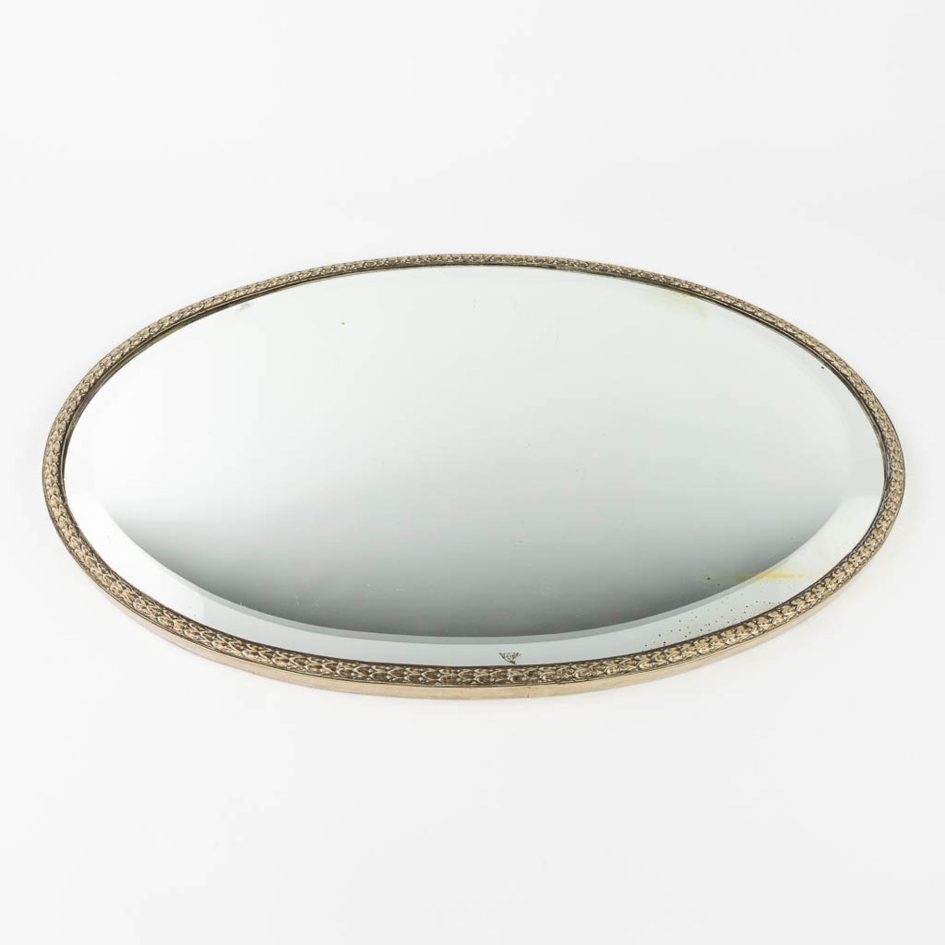 A serving tray with a mirror and silver rim. Not marked. (L:38,5 x W:60 x H:2 cm) - Image 6 of 13