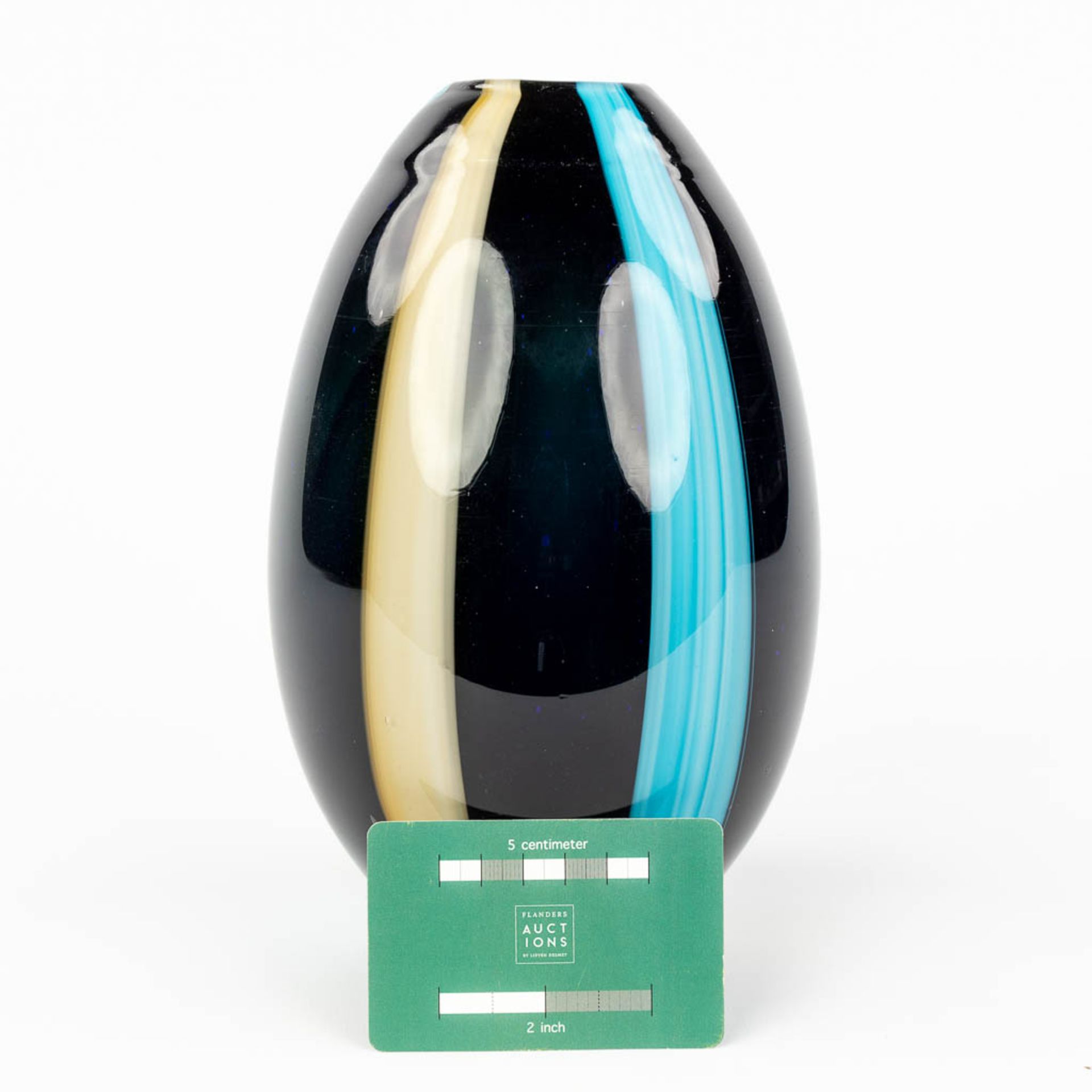 A vase made of black, yellow and blue glass. Probably made in Murano, Italy. (H:23 x D:14 cm) - Bild 2 aus 9