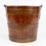 An English 'Peat Bucket' made of wood and copper. 19th C. (H:32 x D:32 cm)