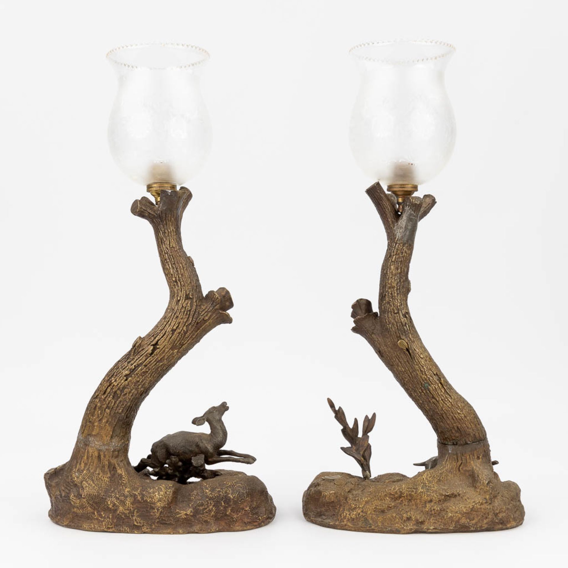 A pair of table lamps with hunting scnes, probably Vienna bronze. Circa 1900. (L:15 x W:23 x H:47 - Image 10 of 10