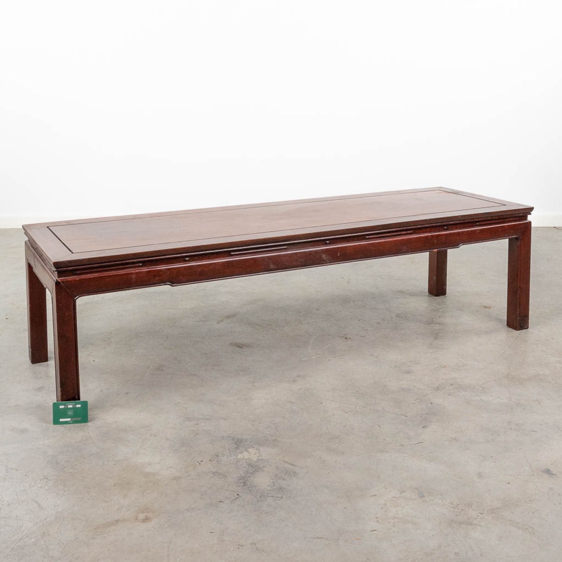 A Chinese coffee table made of hardwood. (L:46 x W:153 x H:41 cm) - Image 2 of 10