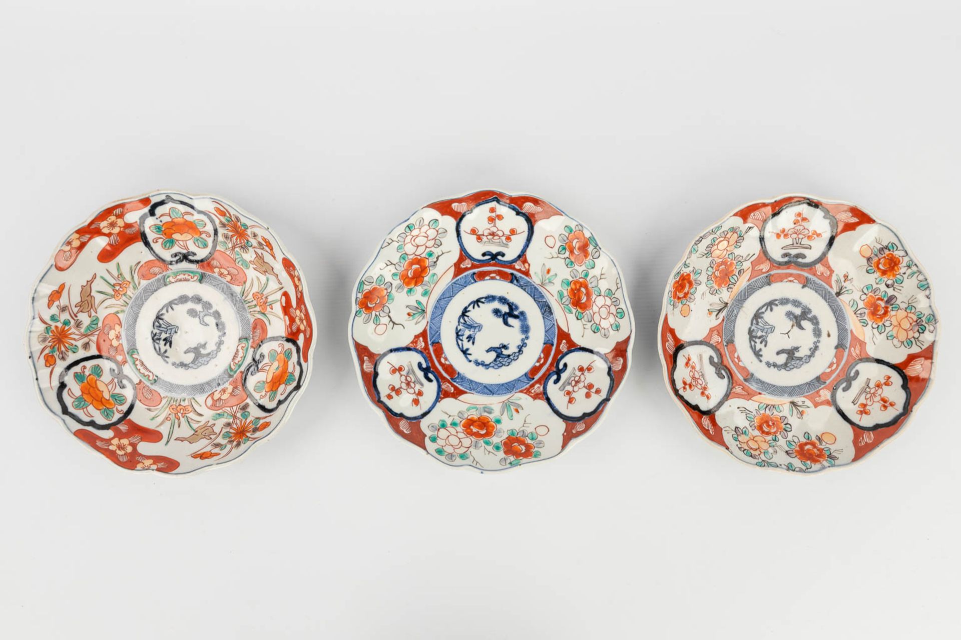 A collection of 30 pieces of porcelain and faience and porcelain, made in Japan, Imari. (H:25,5 x D: - Image 11 of 14