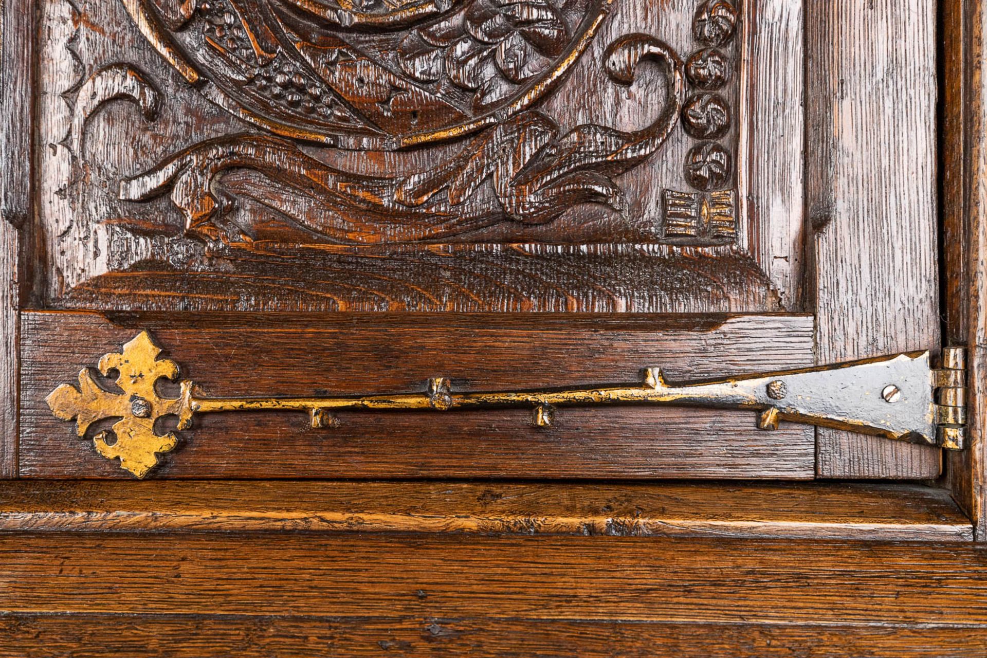 An antique cabinet 'Flemish Renaissance' mounted with bronze and decorated with figurines and floral - Bild 11 aus 26