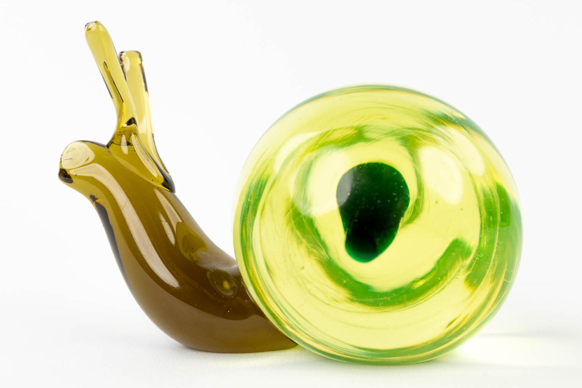 'Snail' made of uranium glass in Murano, Italy. (L:7,5 x W:12 x H:9 cm) - Bild 7 aus 10