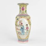 A Chinese vase with Famille rose decor. 20th C. (H:30,5 cm)
