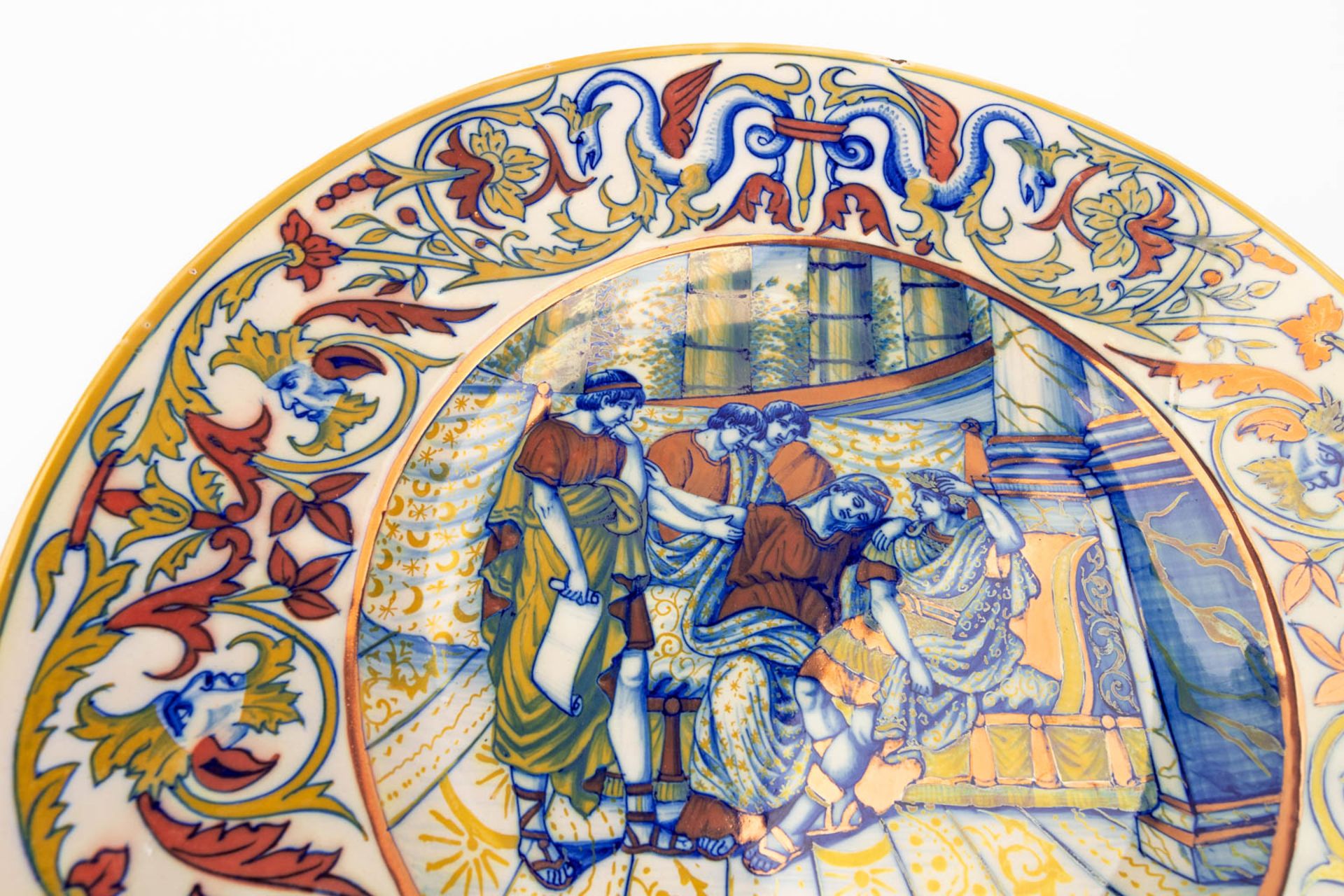 An antique Majolica Plate, with hand-painted decor. Umbra, Italy. (H:6,5 x D:43 cm) - Bild 10 aus 16