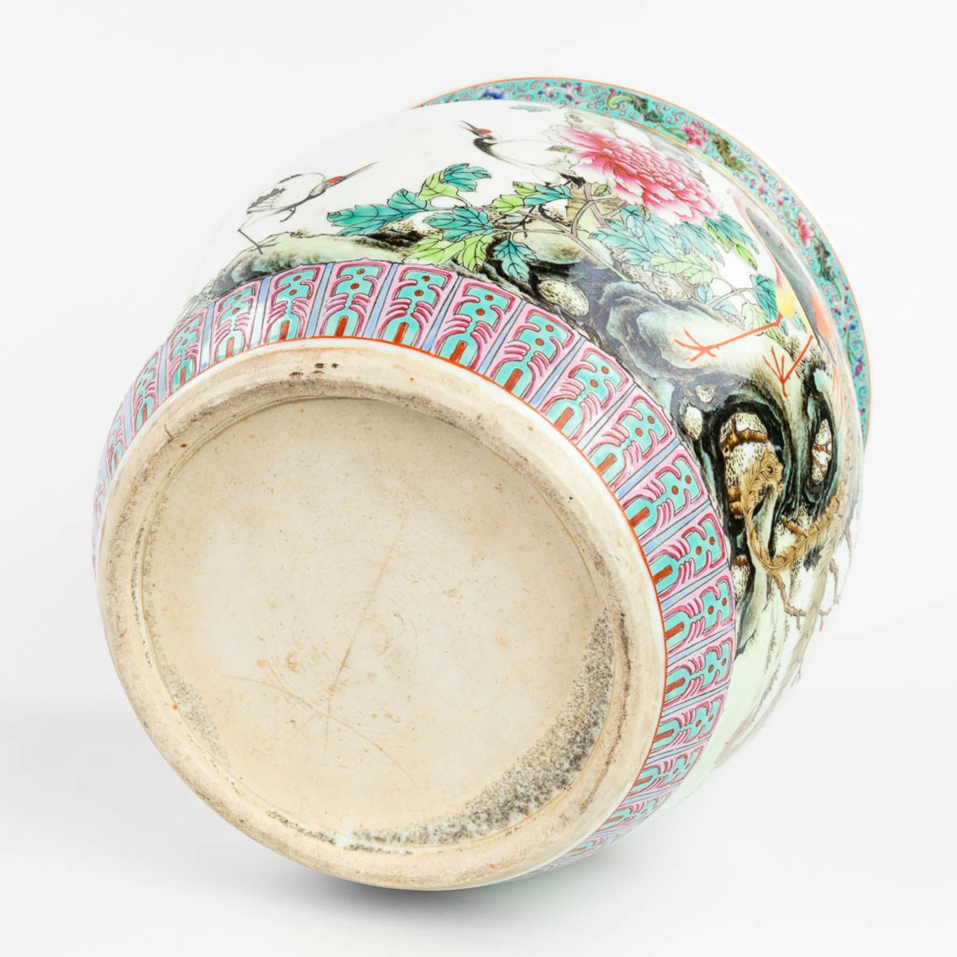 A Chinese cache pot made of porcelain and decorated with phoenixes. 20th C. (H:28 x D:31 cm) - Image 9 of 16