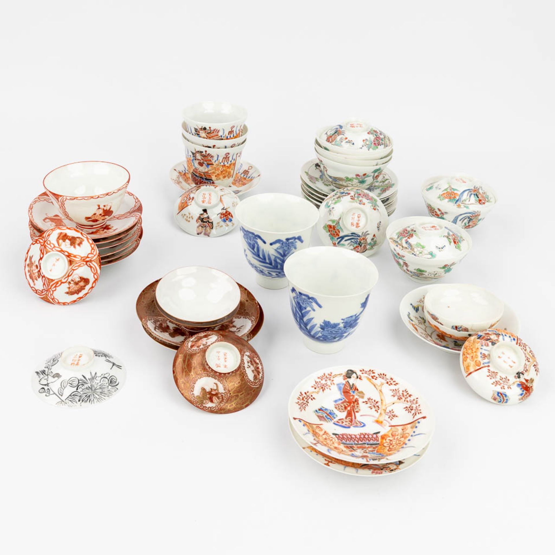 A large collection of bowls and saucers, eggshell porcelain, Japan, 20th C. (H:9 x D:9 cm)