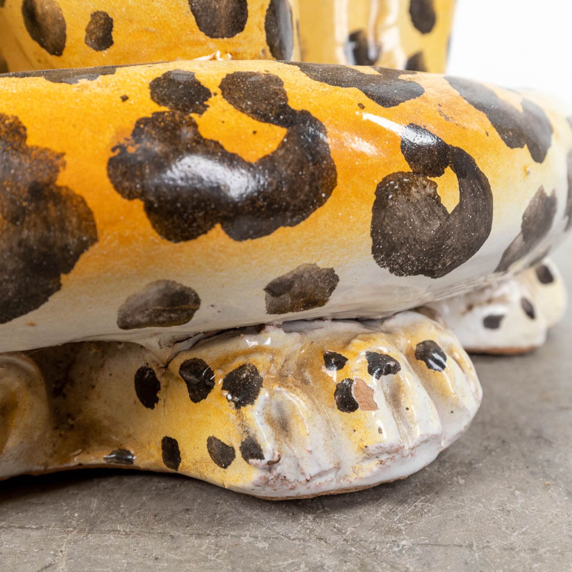 A mid-century leopard, terracotta. Italy, 20th C. (L:40 x W:32 x H:85 cm) - Image 11 of 12