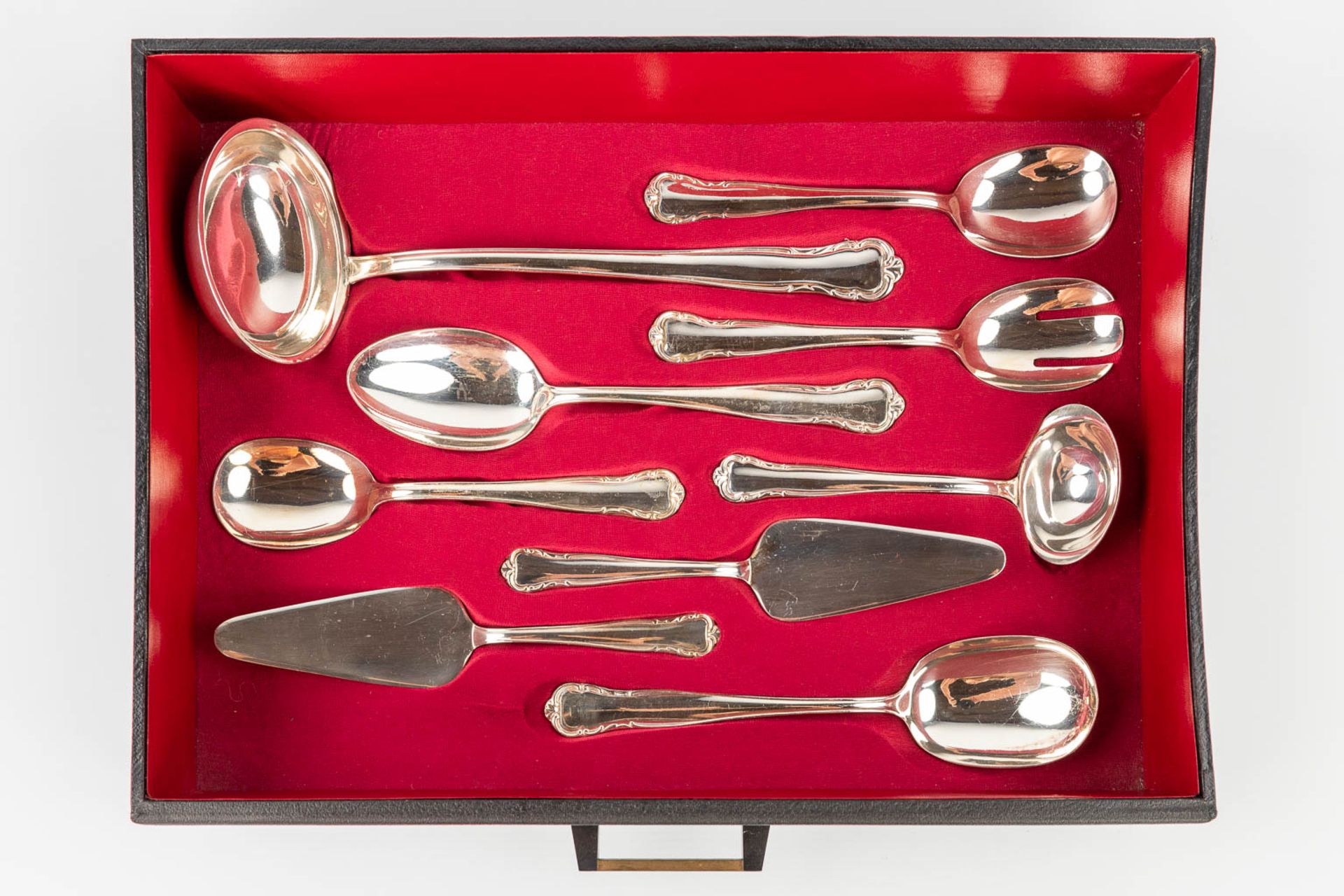 A 148-piece silver cutlery set in a chest, made in Germany. 6585g. (L:34 x W:46 x H:31 cm) - Image 6 of 12