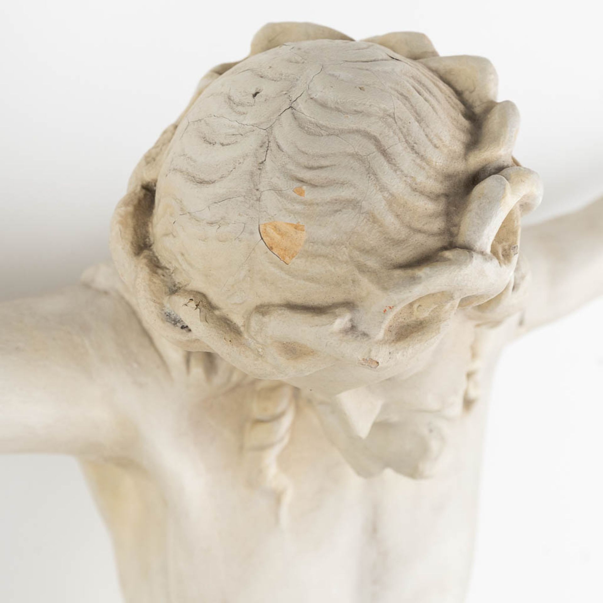 A 'Corpus Christi' made of patinated plaster, 20th C. (W:80 x H:83 cm) - Bild 9 aus 10