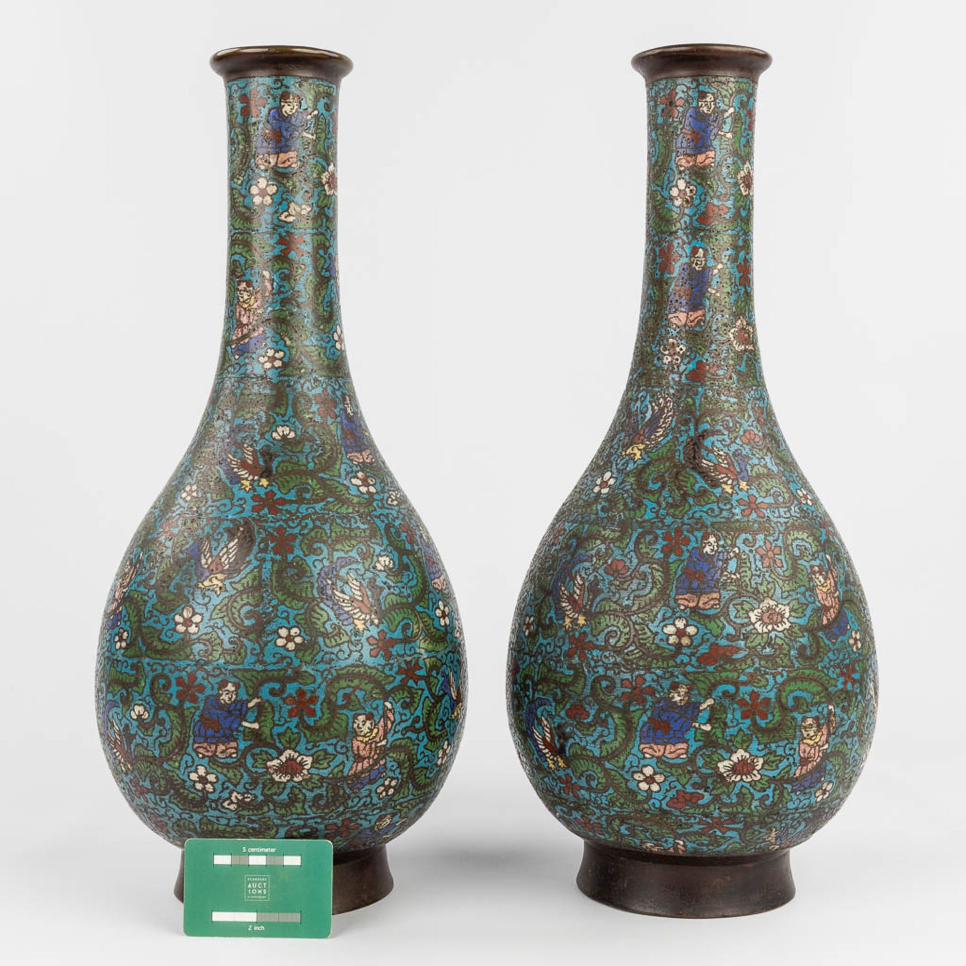 A pair of Oriental vases made of bronze with ChampslevŽ decor. (H:52 x D:23 cm) - Bild 2 aus 12