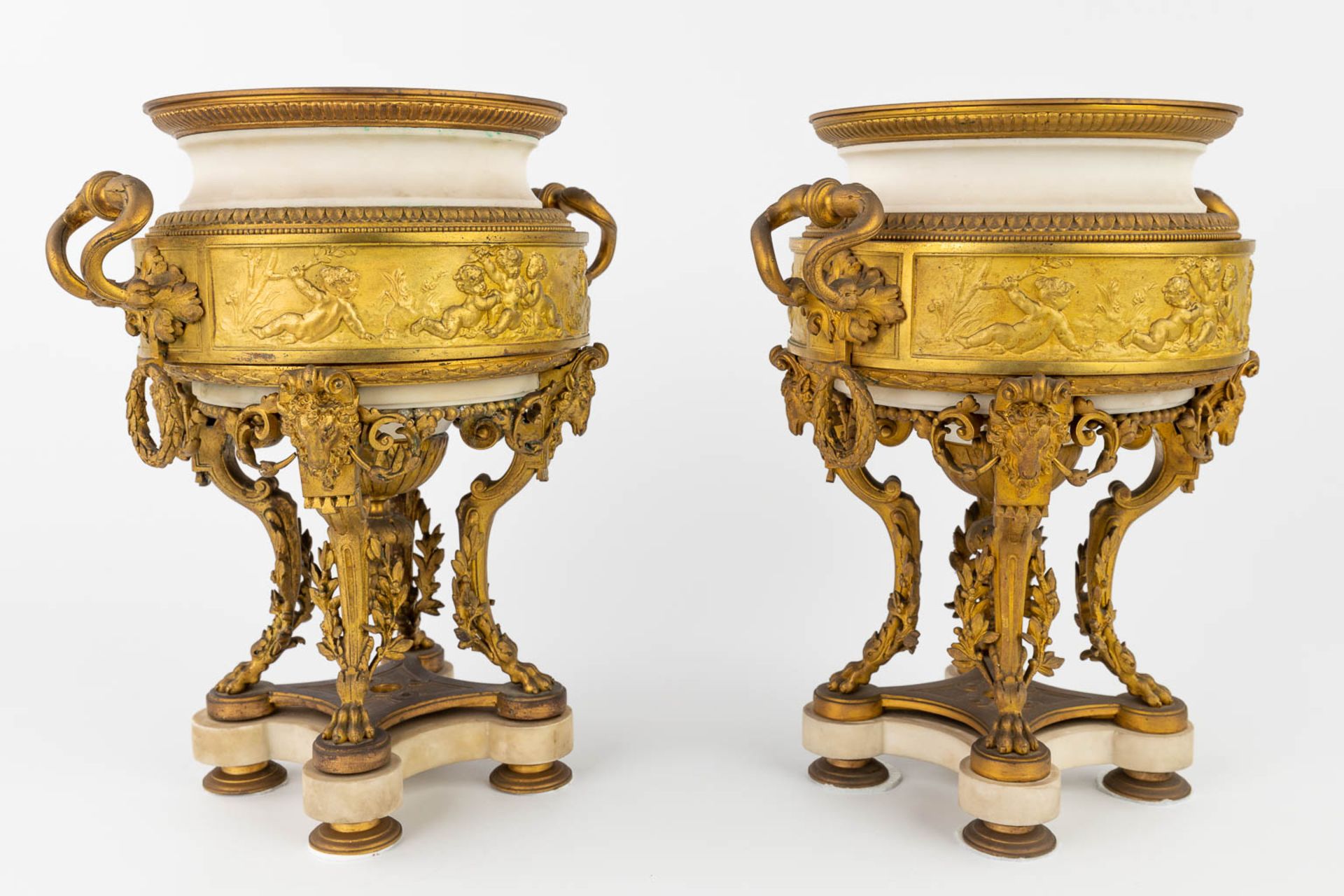 A pair of urns, made of gilt bronze and white Carrara marble in Louis XVI style. France, 19th C. (H: - Image 6 of 17