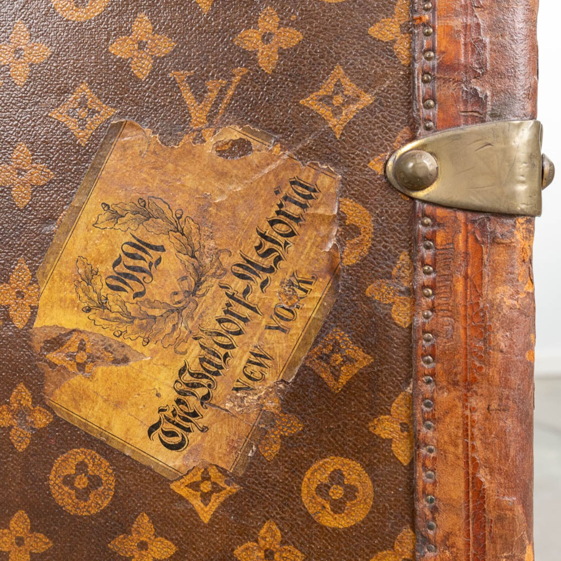 Louis Vuitton, a large and antique suitcase. (L:63 x W:113 x H:72 cm) - Bild 14 aus 25